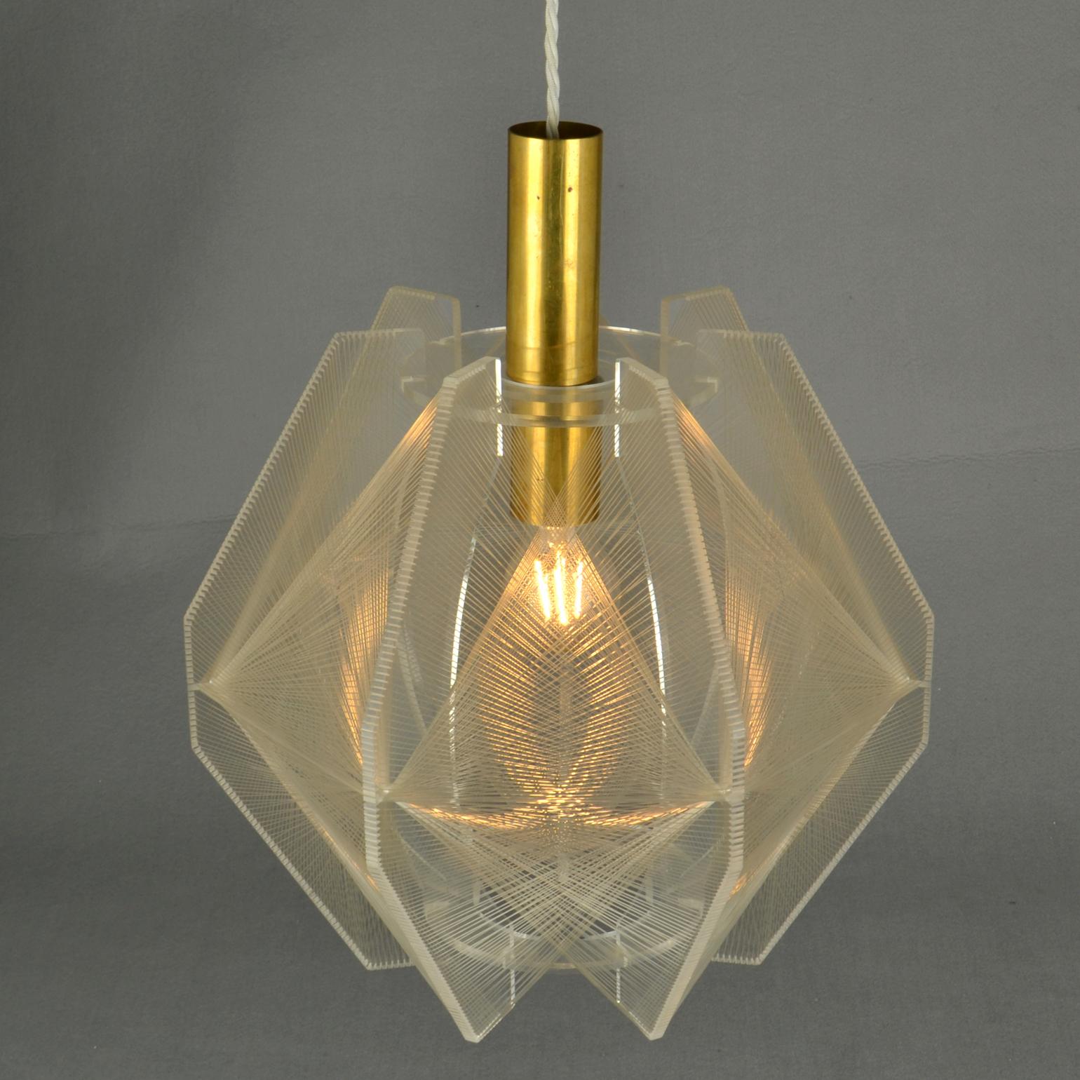 Pendant Lamp in Lucite, Wire and Brass, 1970's In Excellent Condition For Sale In London, GB