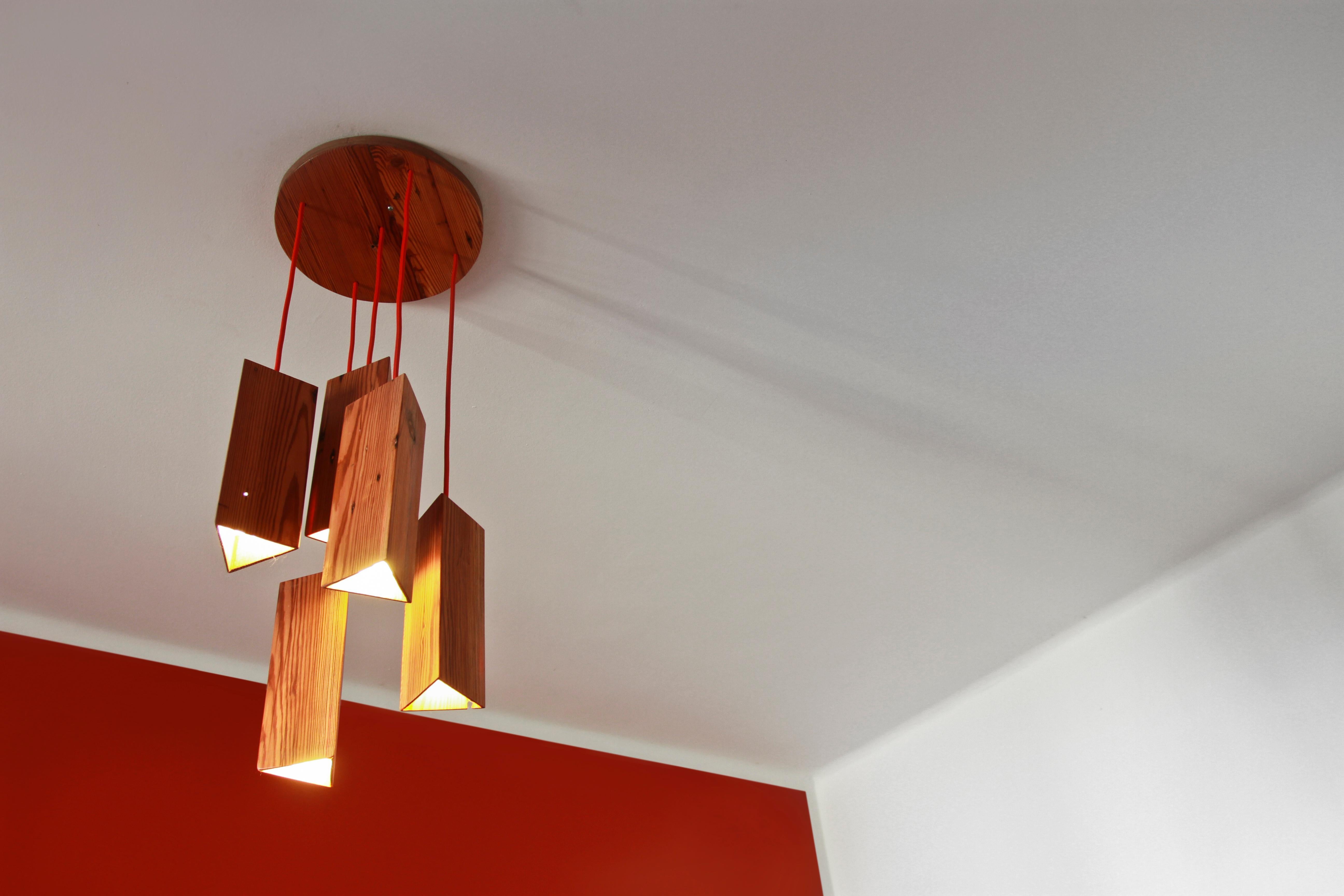 Pendant Lamp in Wood. Brazilian Contemporary Design by O Formigueiro. In New Condition For Sale In Rio de Janeiro, RJ