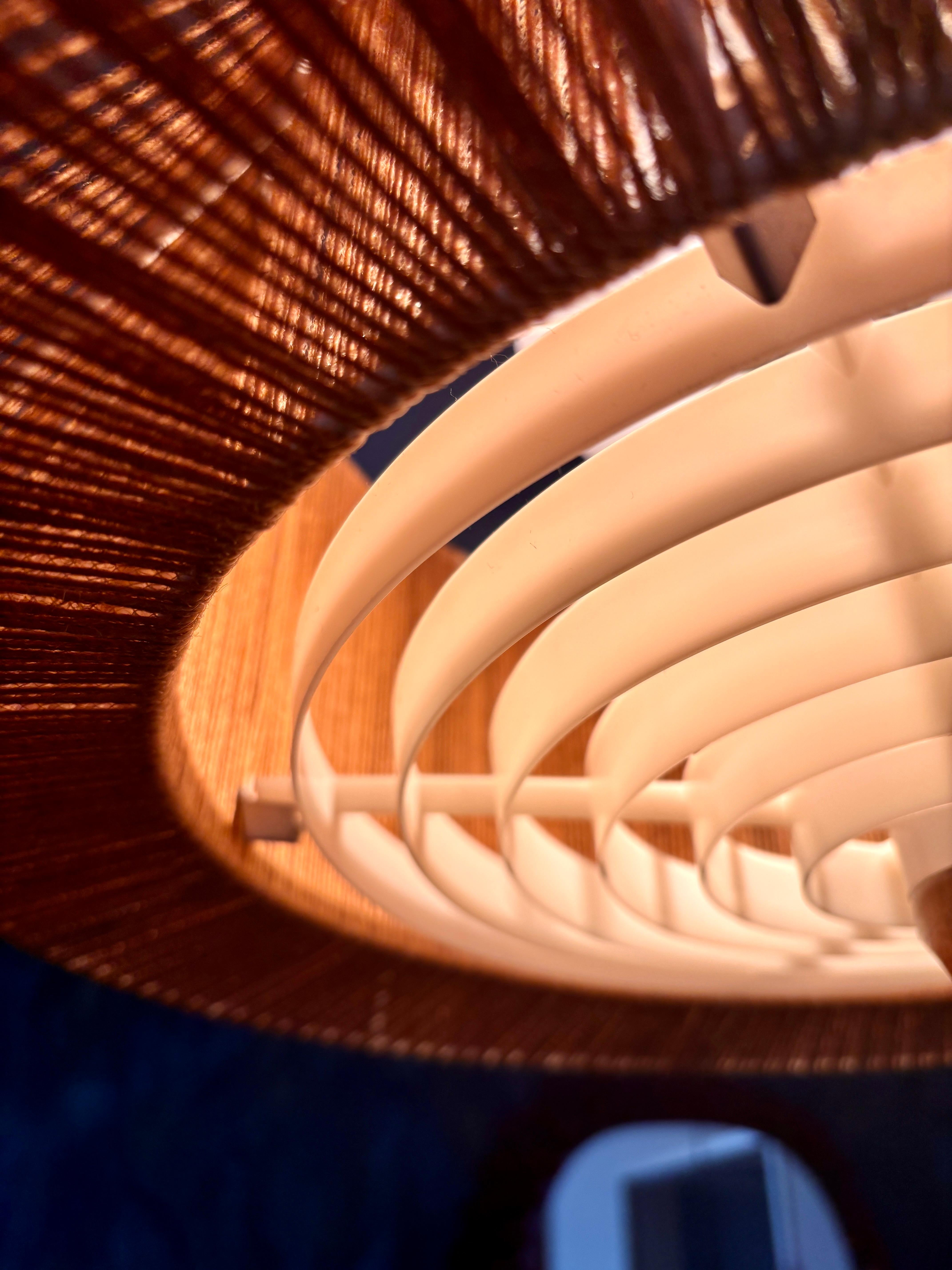 Lampada a sospensione in sisal e legno di noce di Temde anni '60 in vendita 4