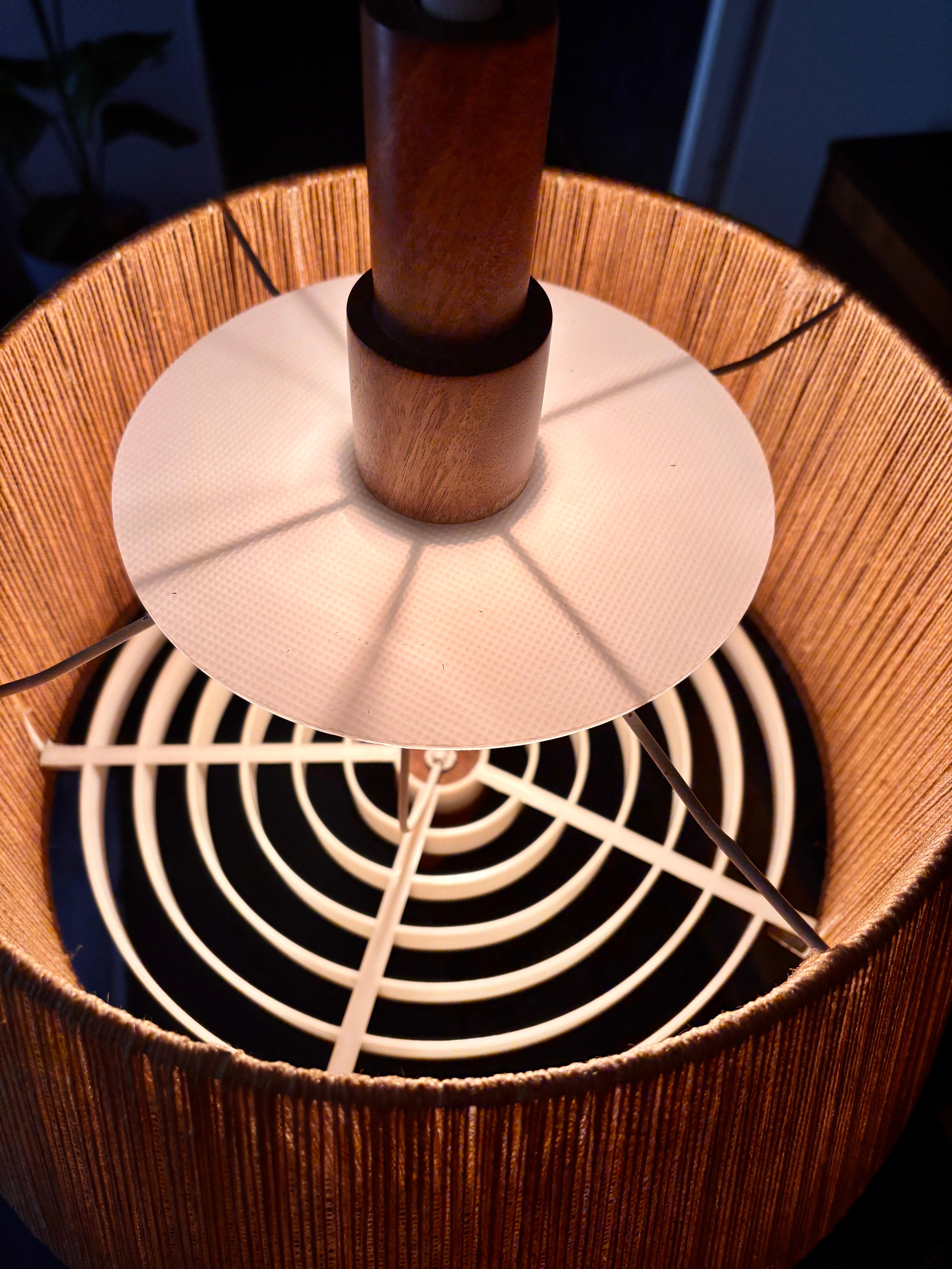 Lampada a sospensione in sisal e legno di noce di Temde anni '60 in vendita 5