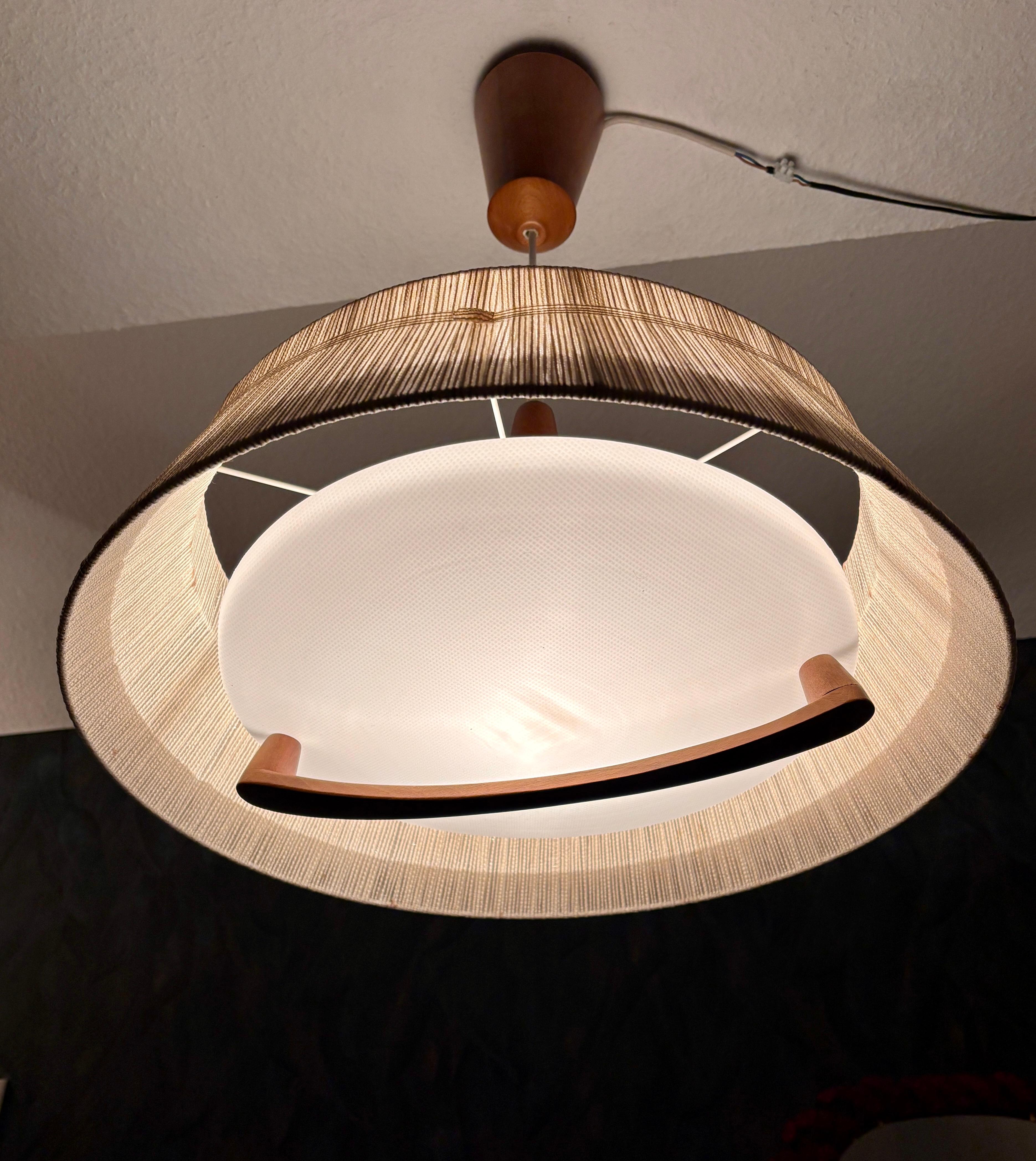 Hängeleuchte aus Sisal und Nussbaumholz von Temde 1960s im Angebot 7