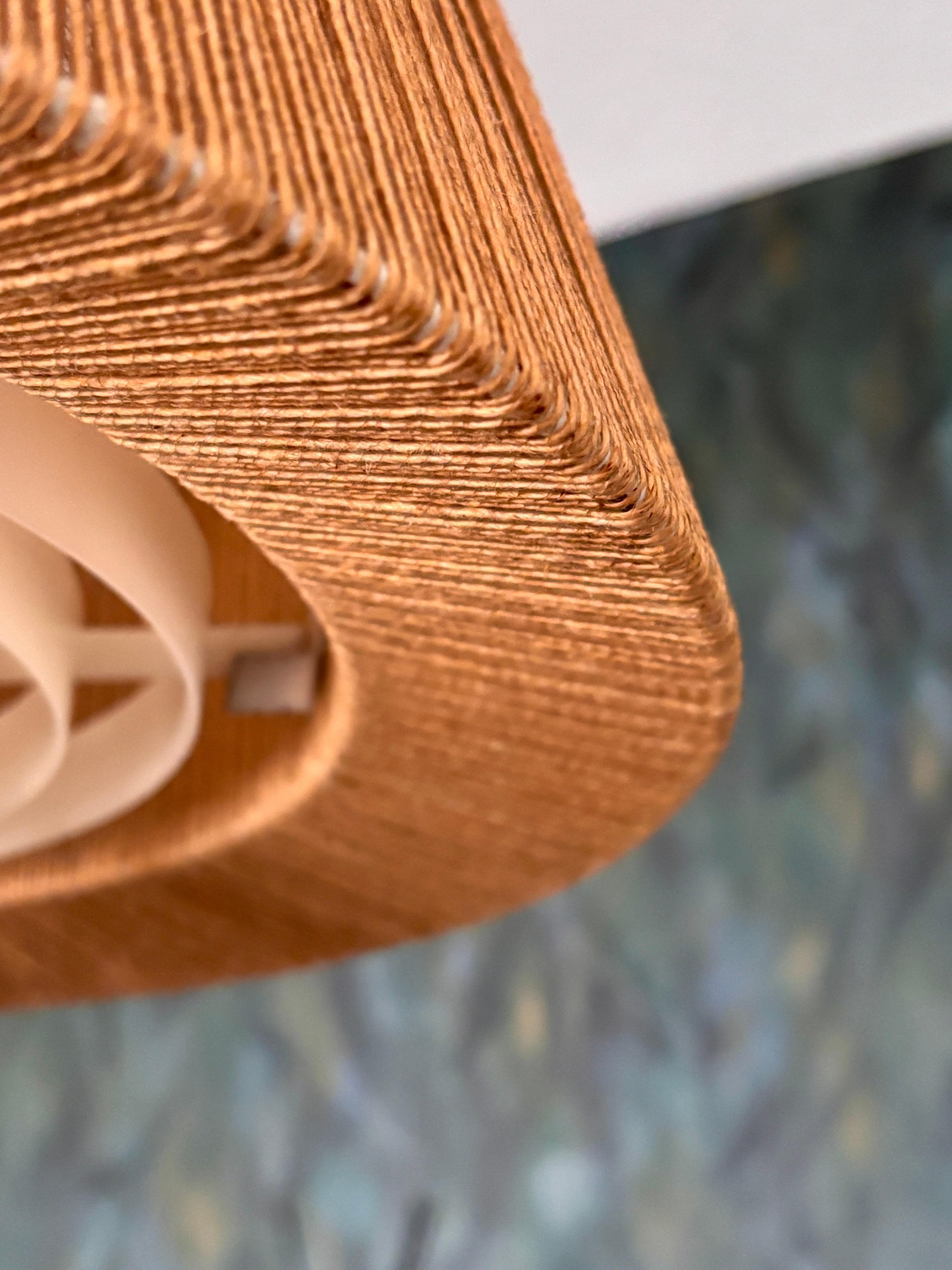 Svizzero Lampada a sospensione in sisal e legno di noce di Temde anni '60 in vendita