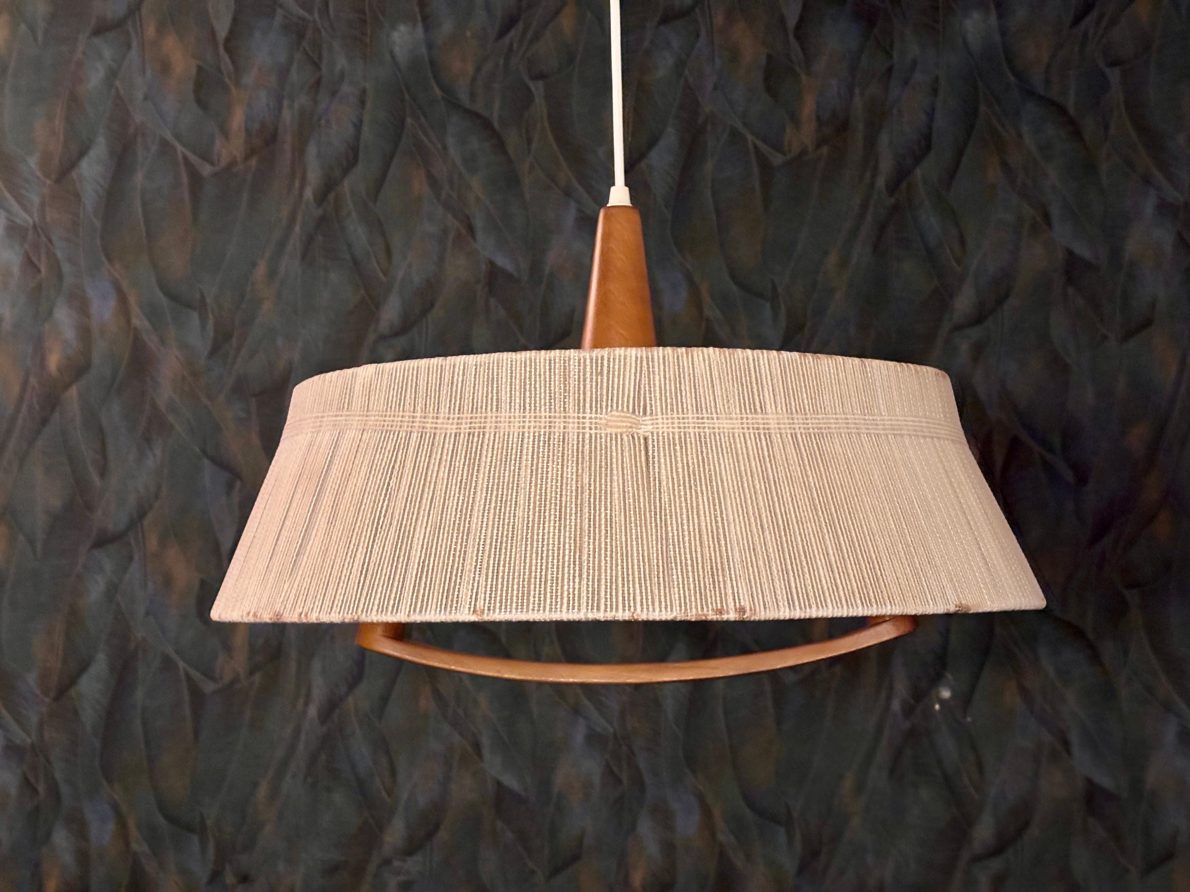 Hängeleuchte aus Sisal und Nussbaumholz von Temde 1960s im Angebot 1