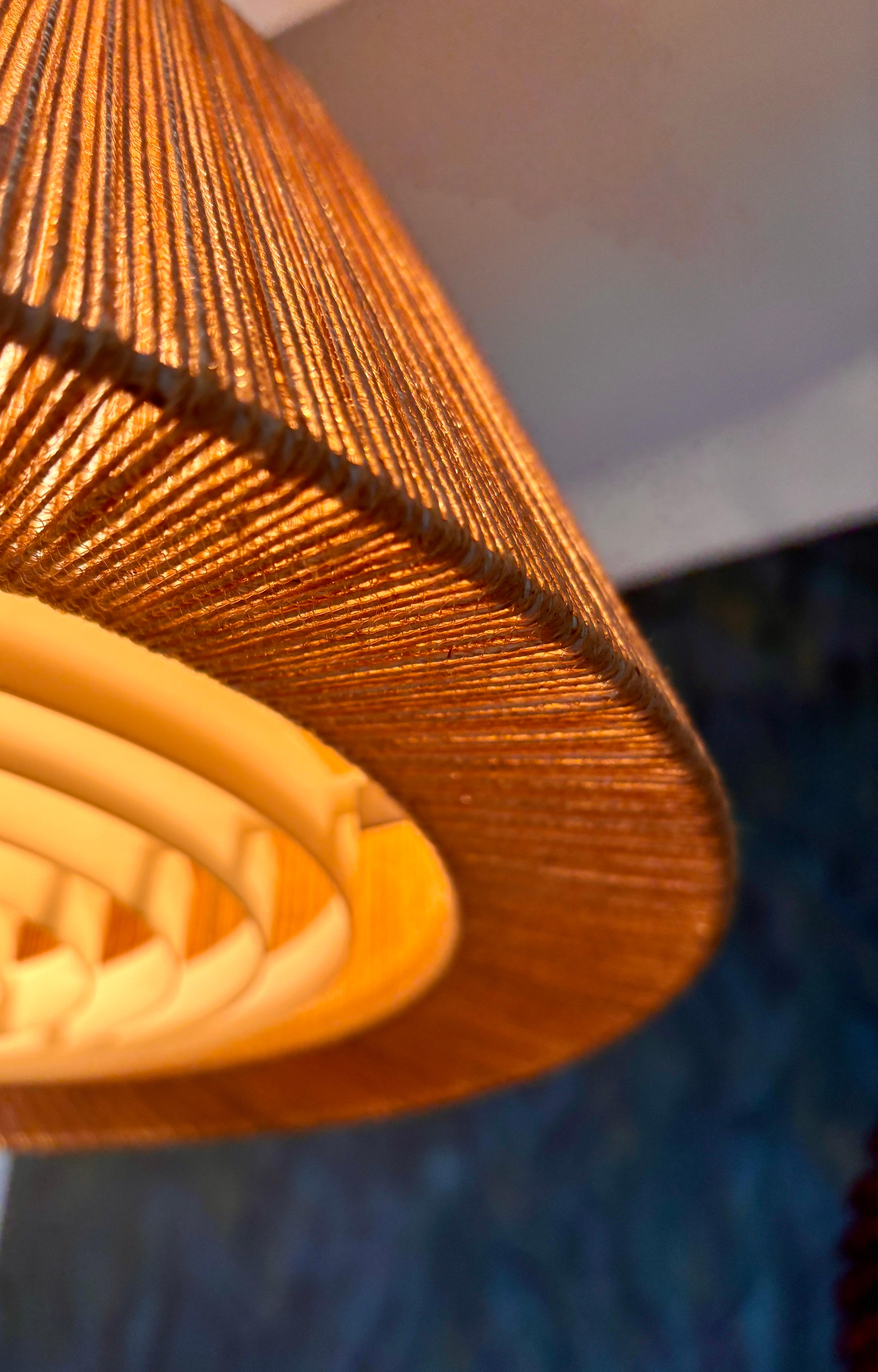 Lampada a sospensione in sisal e legno di noce di Temde anni '60 in vendita 2