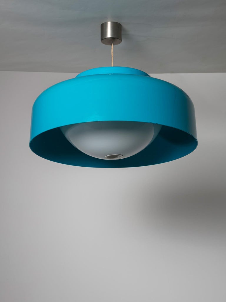 Rare pendant lamp model 4061 by Marcello Siard for Kartell.
Large colored shade with smaller opaline element.