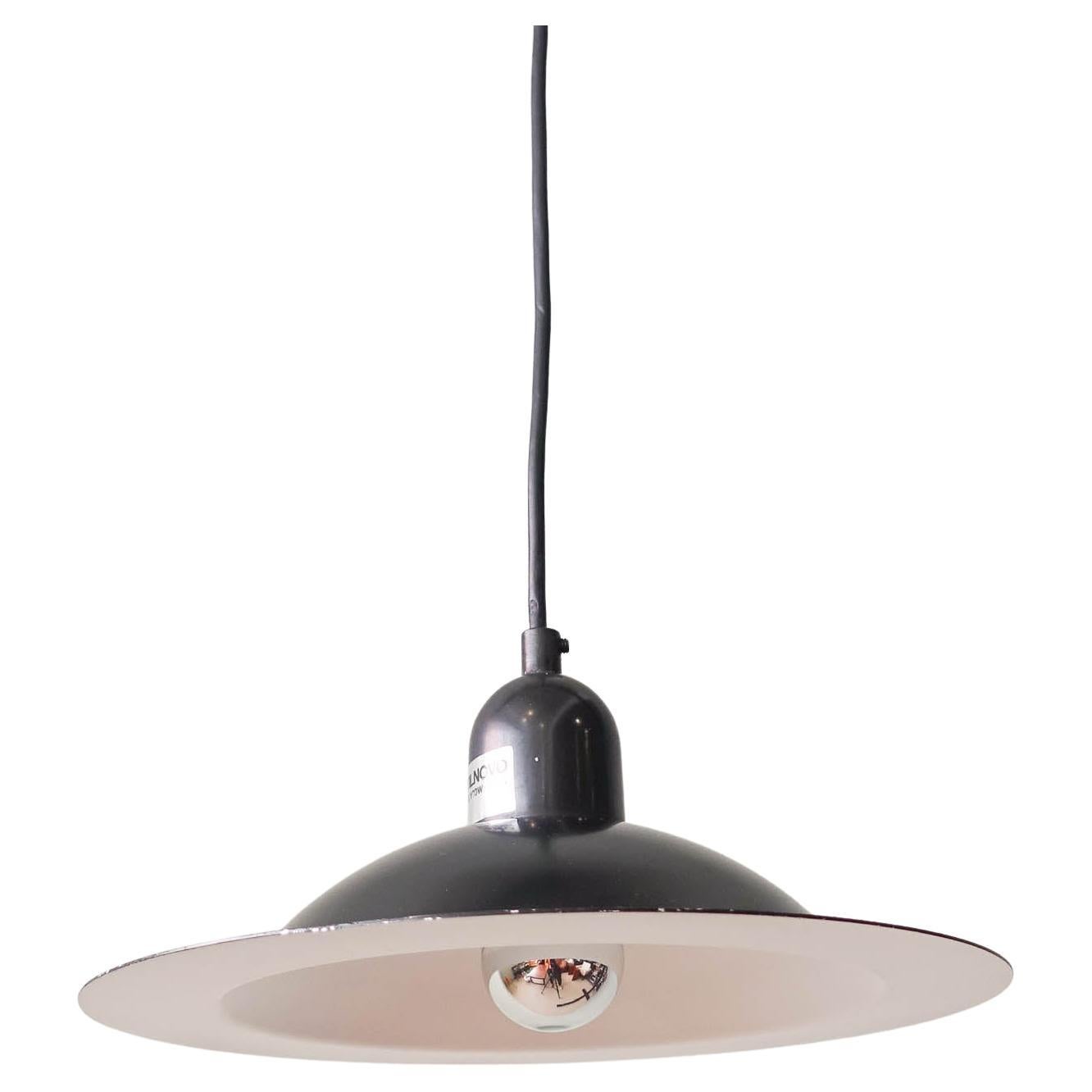This pendant lamp, model Lampiatta, was designed by De Pas, D’Urbino, & Lomazzi in 1971 for Stilnovo. It is made of metal, painted black outside and white inside. With the original label from the manufacture. In original and good vintage condition.