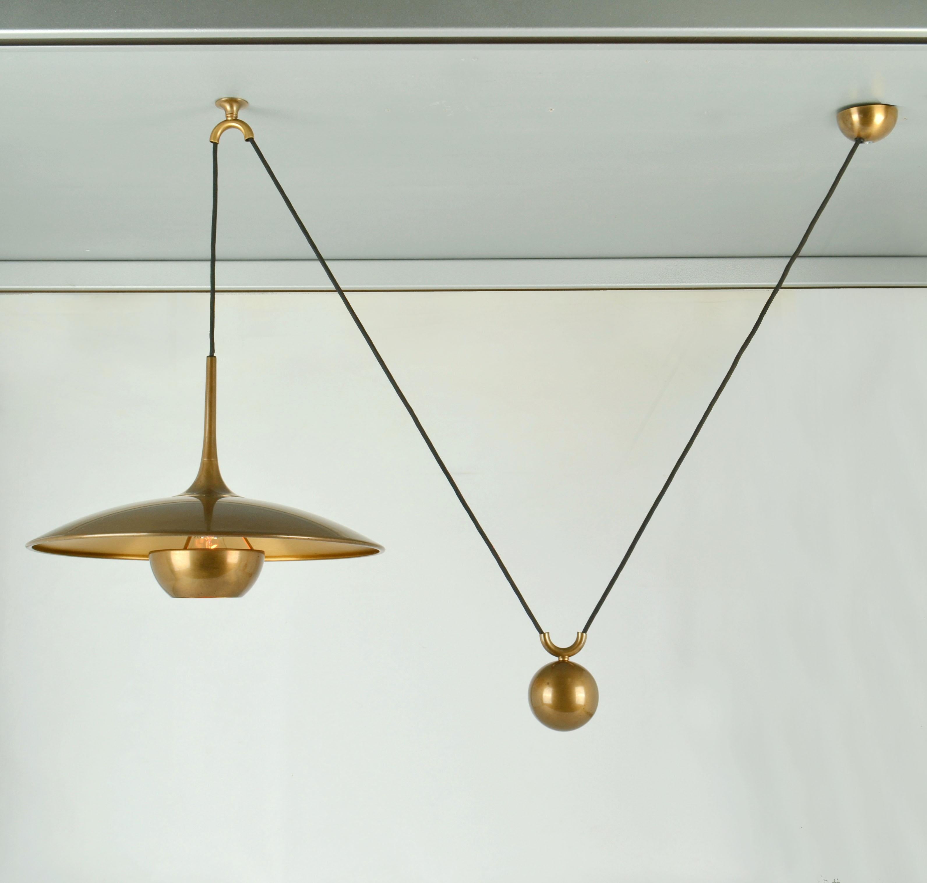 Mid-Century Modern Pendant Lamp Onos 40 in Brass by Florian Schulz 1960's, Counterbalance