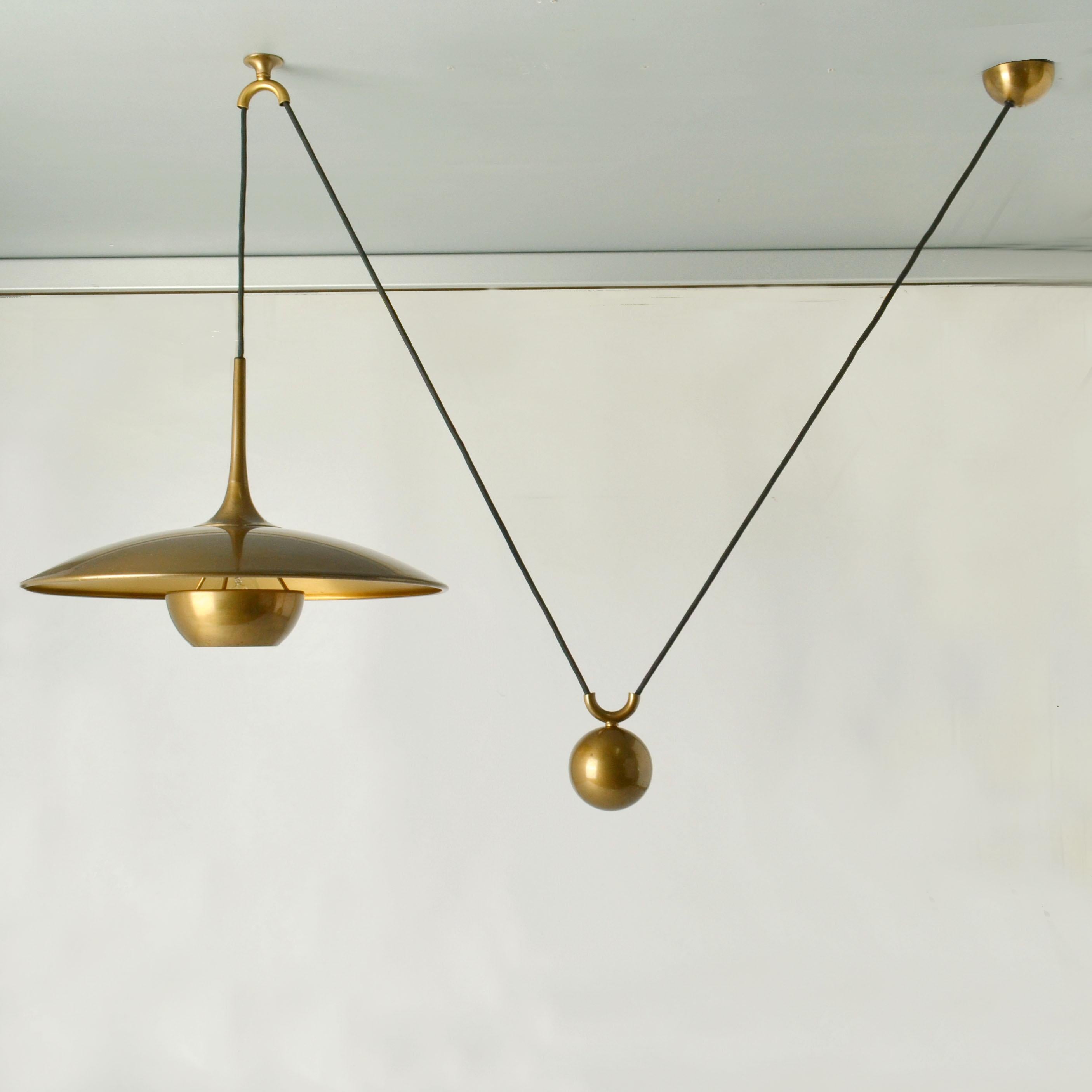 German Pendant Lamp Onos 40 in Brass by Florian Schulz 1960's, Counterbalance