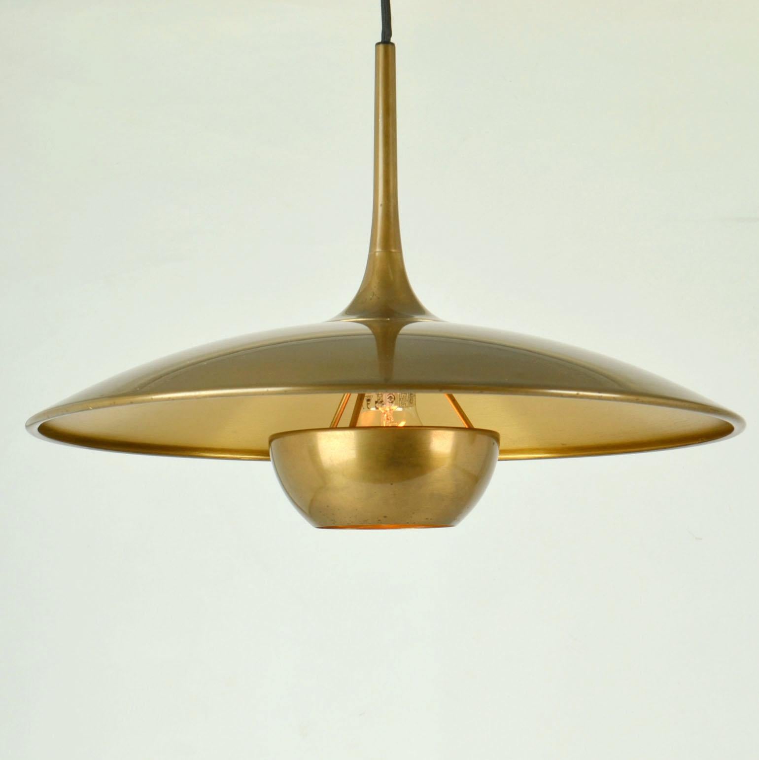 Pendant Lamp Onos 40 in Brass by Florian Schulz 1960's, Counterbalance In Excellent Condition In London, GB