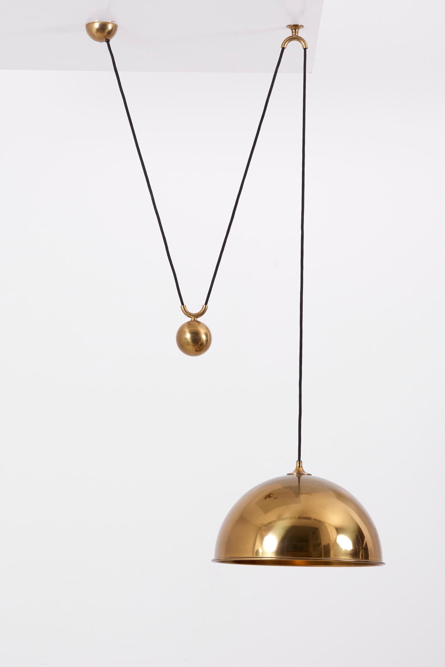 Pendant Lamp Posa with Side Pull in Brass by Florian Schulz, Germany, 1970s In Good Condition In Berlin, DE