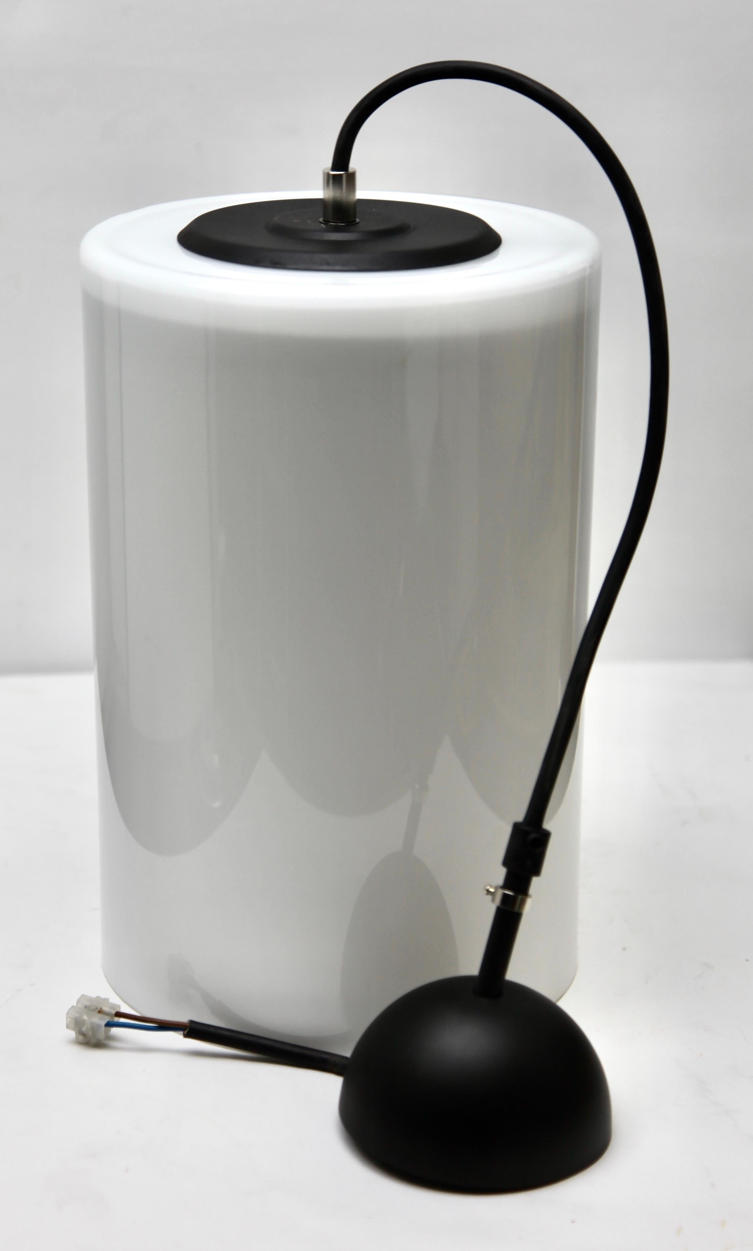 Lampe à suspension avec abat-jour en opaline en forme de cylindre, années 1930, Pays-Bas en vente 1