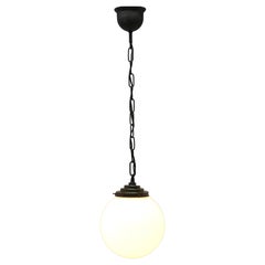 Lampada a sospensione con paralume opalino, anni '30, Paesi Bassi