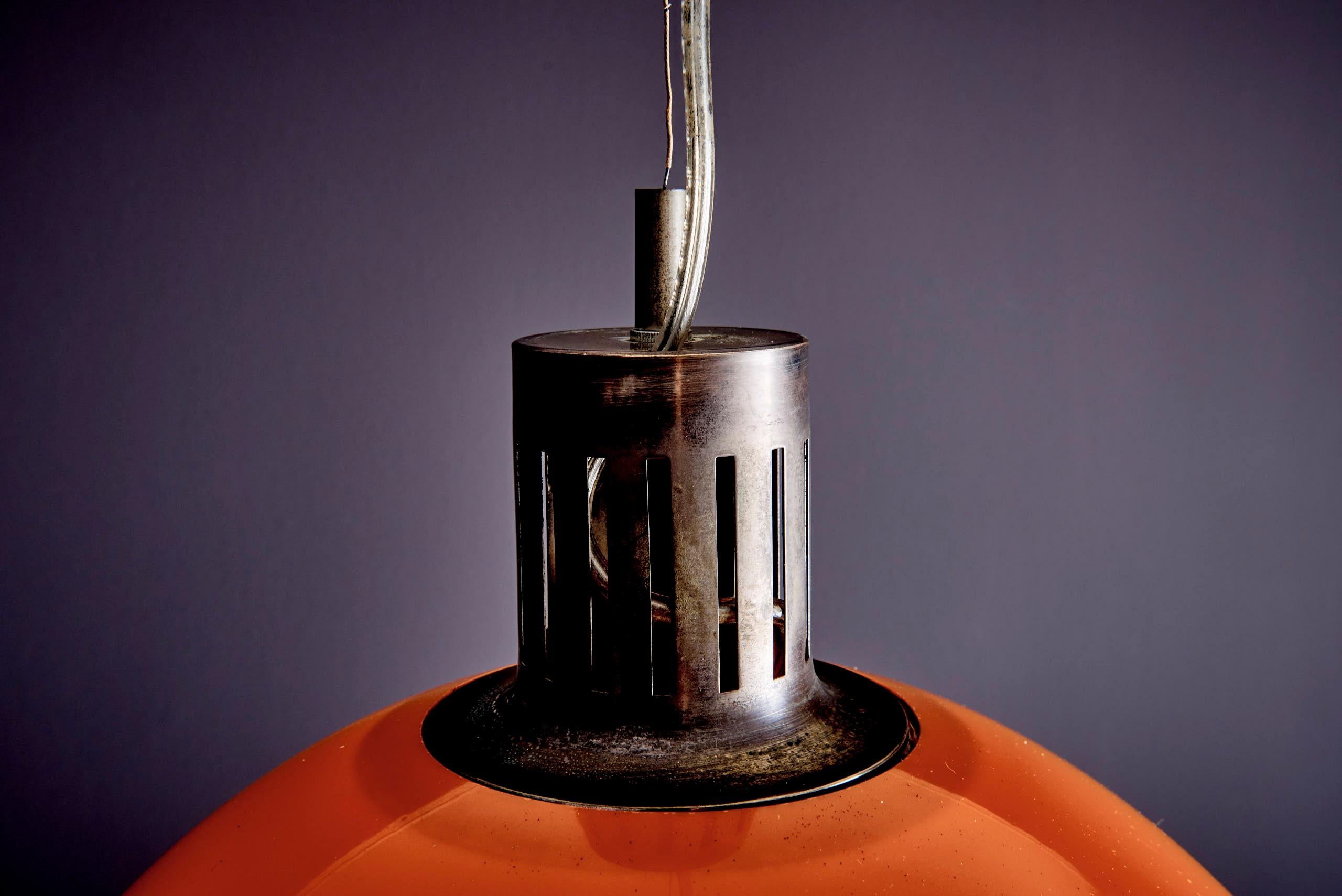 Fine XX secolo Lampada a sospensione con paralume in acrilico arancione in vendita