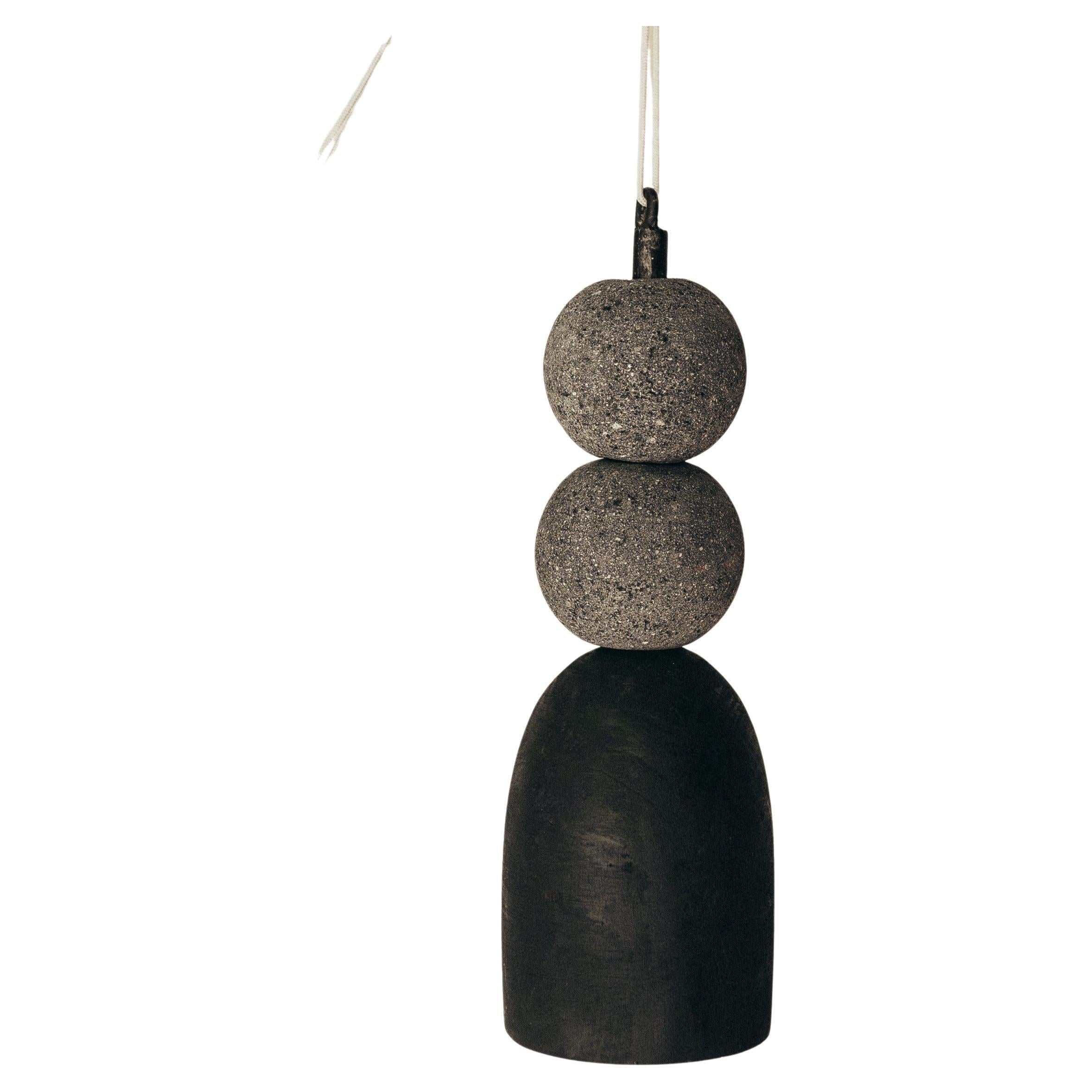 Lampe à suspension avec boules de pierre volcanique et bois brûlé de Daniel Orozco