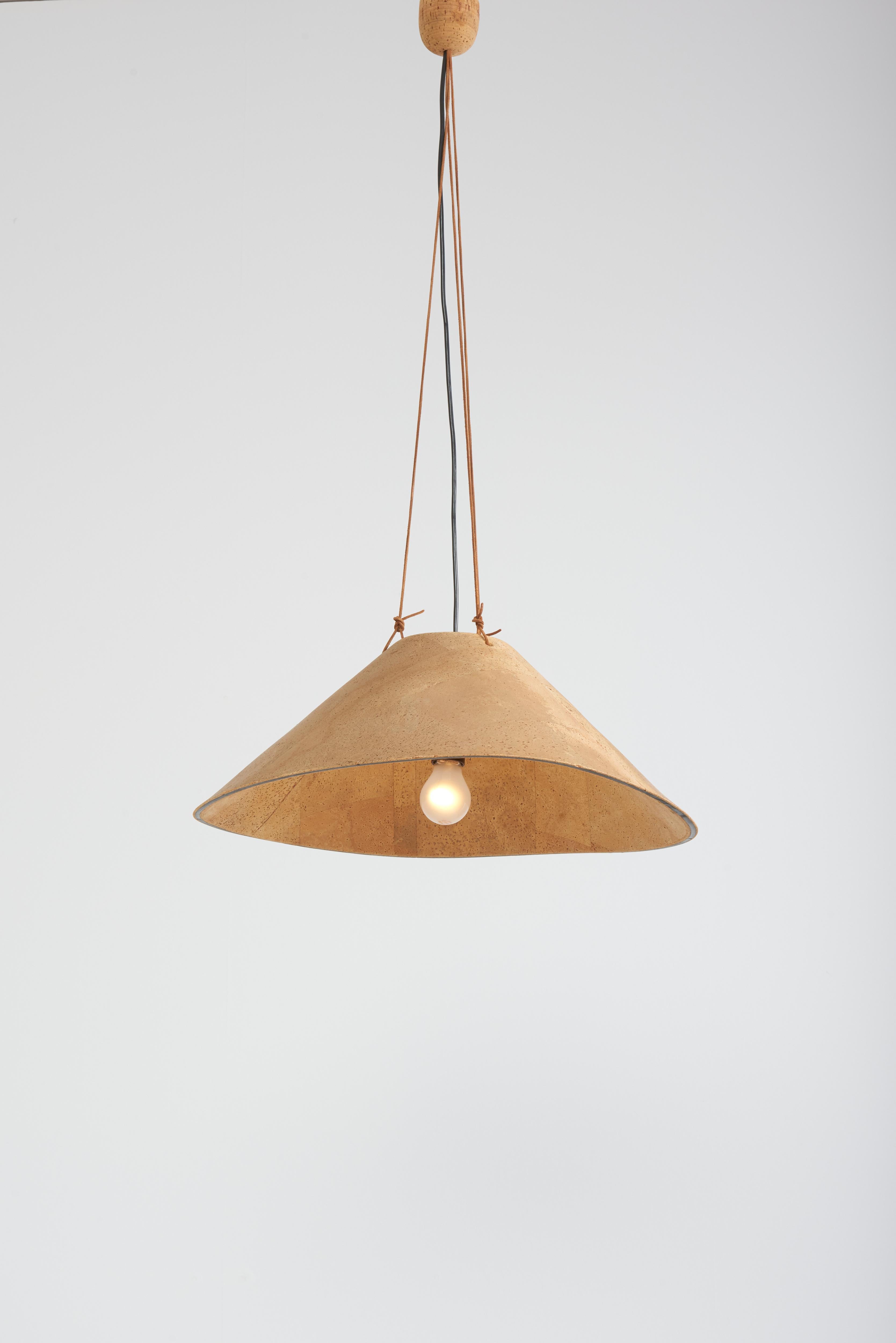 Rare pendant lamp in cork with leather strings by Wilhelm Zannoth for Ingo Maurer.
1 x E27 bulb.

To be on the safe side, the lamp should be checked locally by a specialist concerning local requirements.