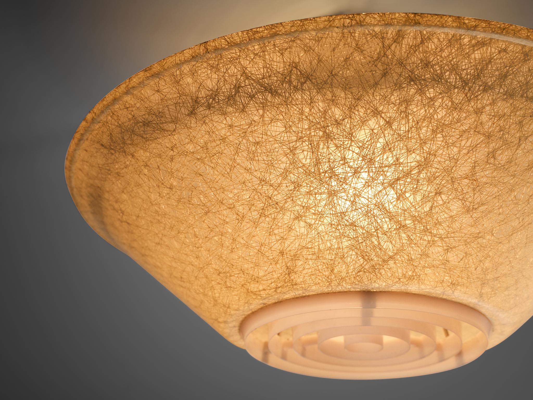 Pendant Lamps with Fiberglass Shade In Good Condition In Waalwijk, NL