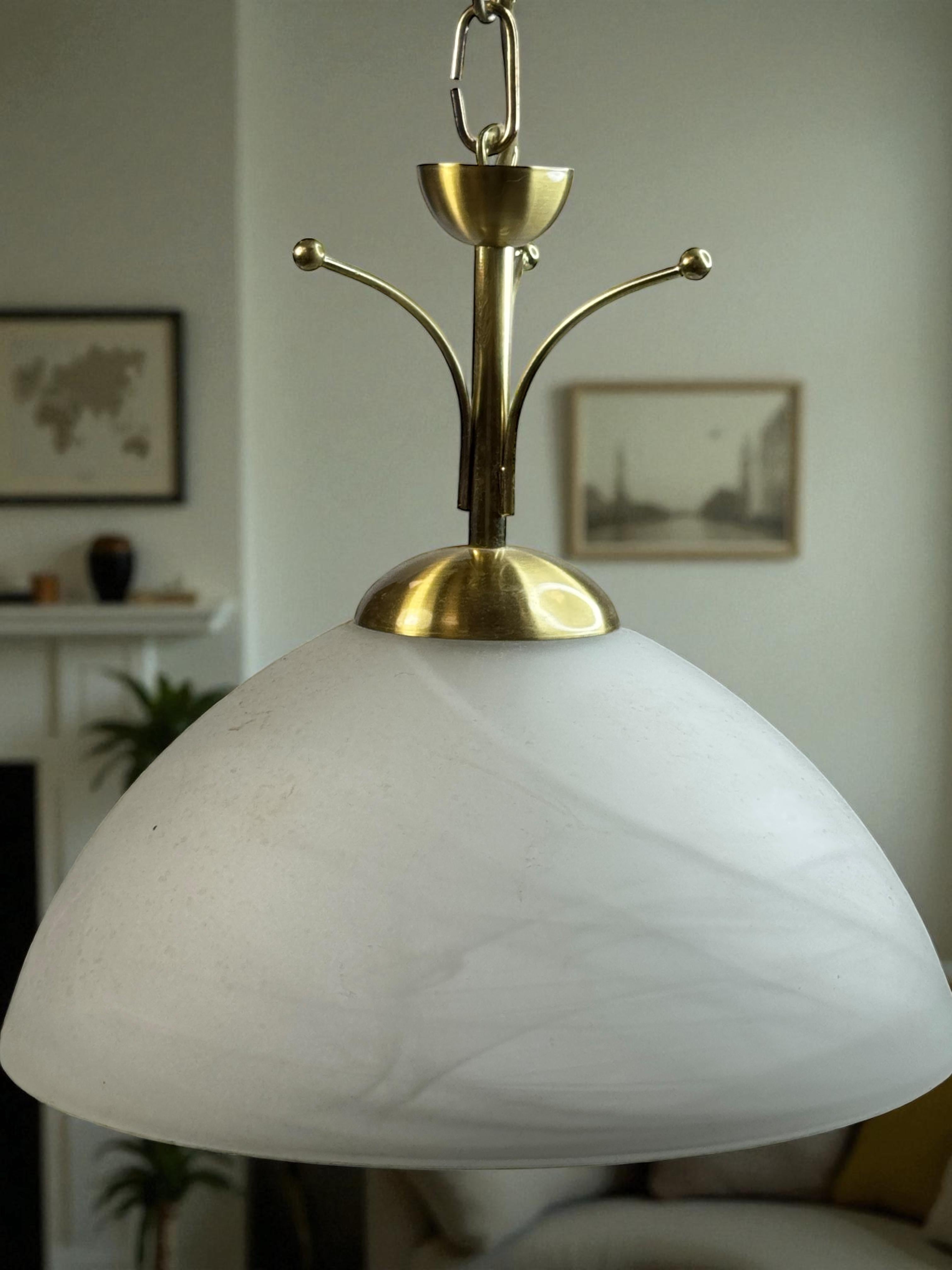 Lampada a sospensione in ottone e vetro color alabastro, EGLO Leuchten Austria in vendita 2