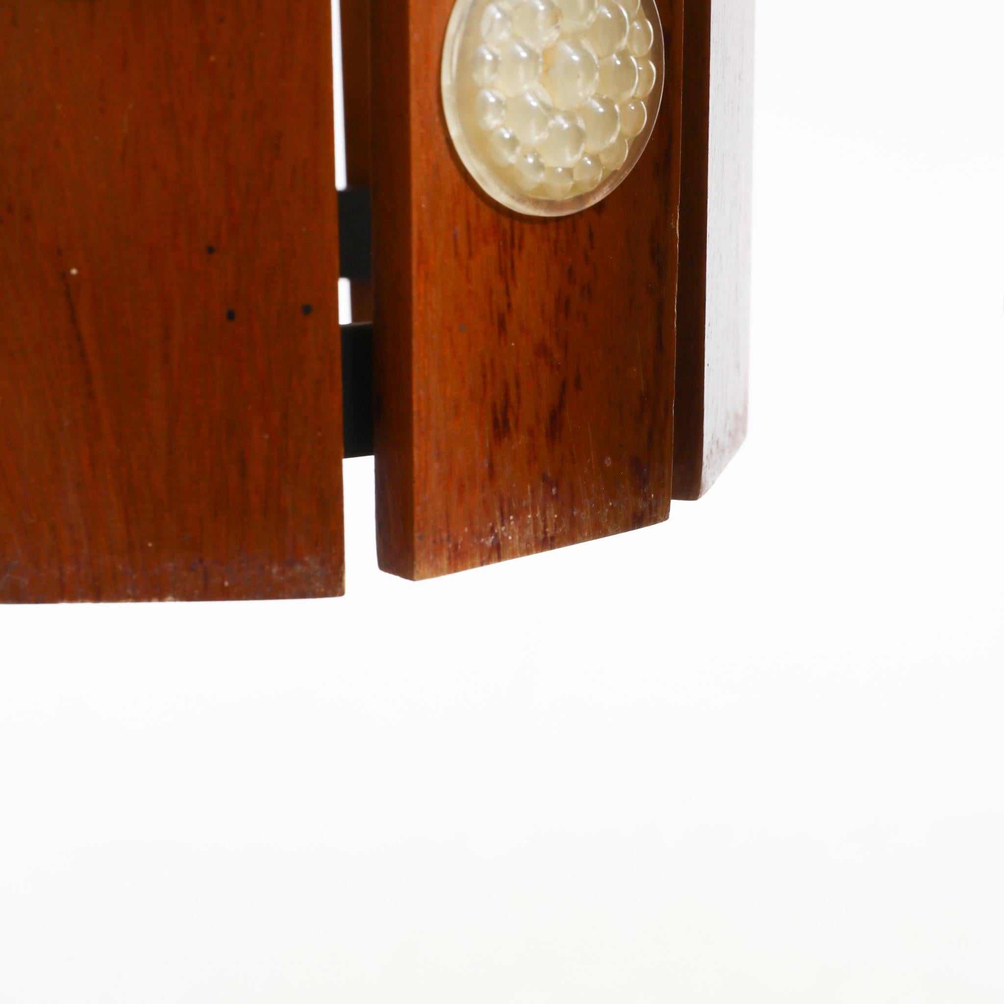 Conjunto de tres lámparas de techo, lámpara colgante Verner Schou de madera
made In por Coronell Dinamarca. 1970s.
3 colgantes disponibles precio por 1 