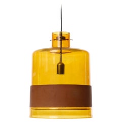 Lampada a sospensione 'Campana' di J.T. Kalmar, vetro ambra pelle cromo, 1970