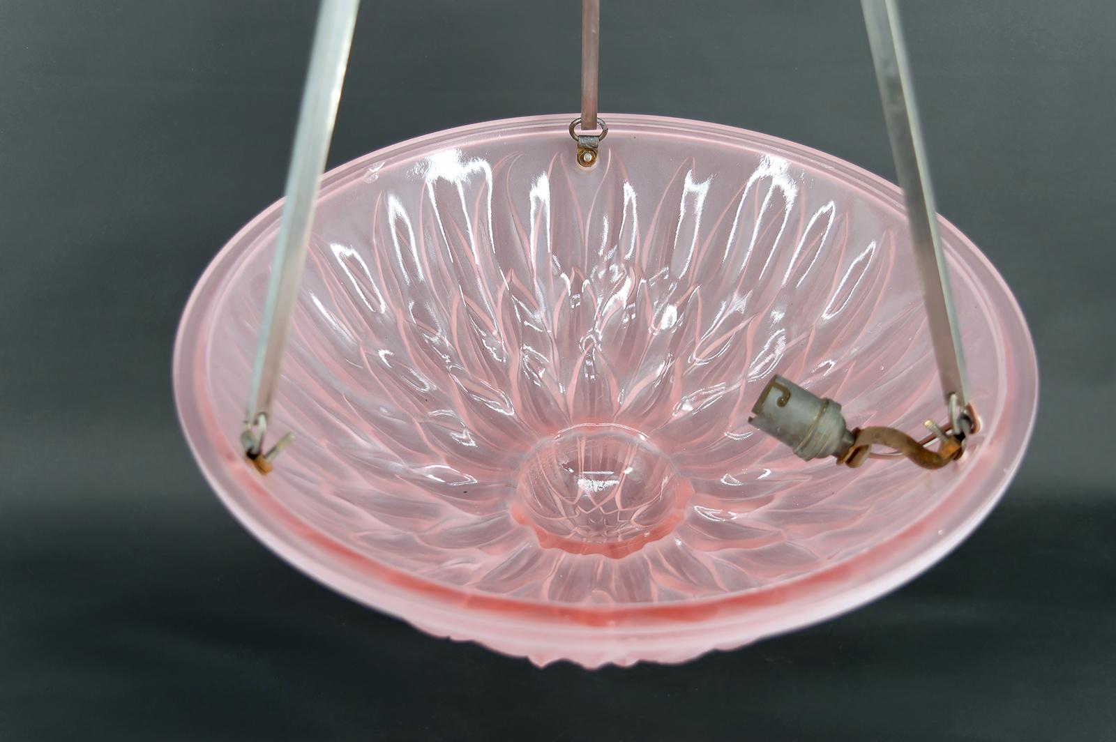 Metà XX secolo Lampada a sospensione / lampadario / paralume a ciotola in vetro con motivo floreale, Art Deco anni '30 in vendita