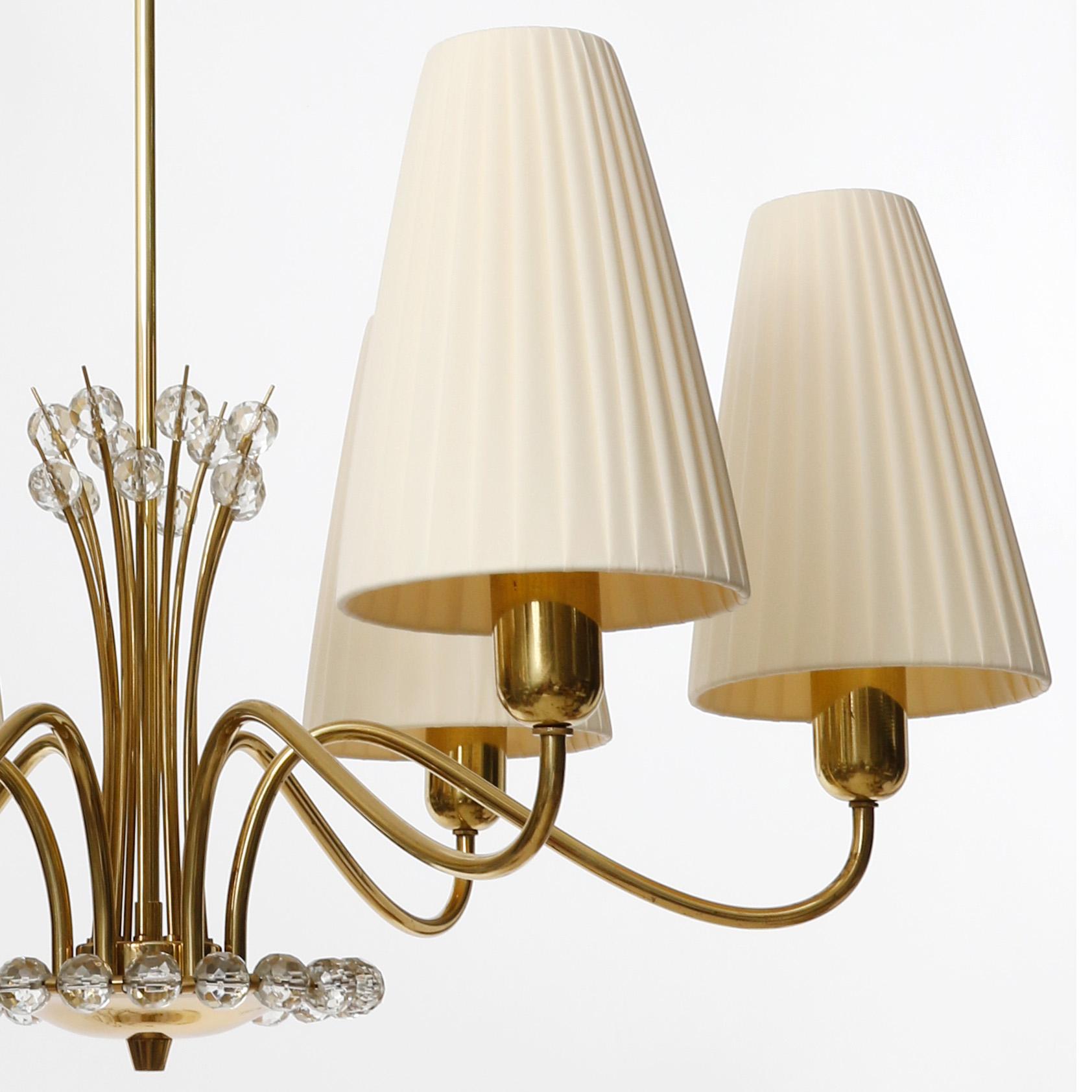 Lampadario a sospensione, Rupert Nikoll, paralumi in vetro d'ottone plissettato color crema, anni '60 In condizioni buone in vendita a Hausmannstätten, AT