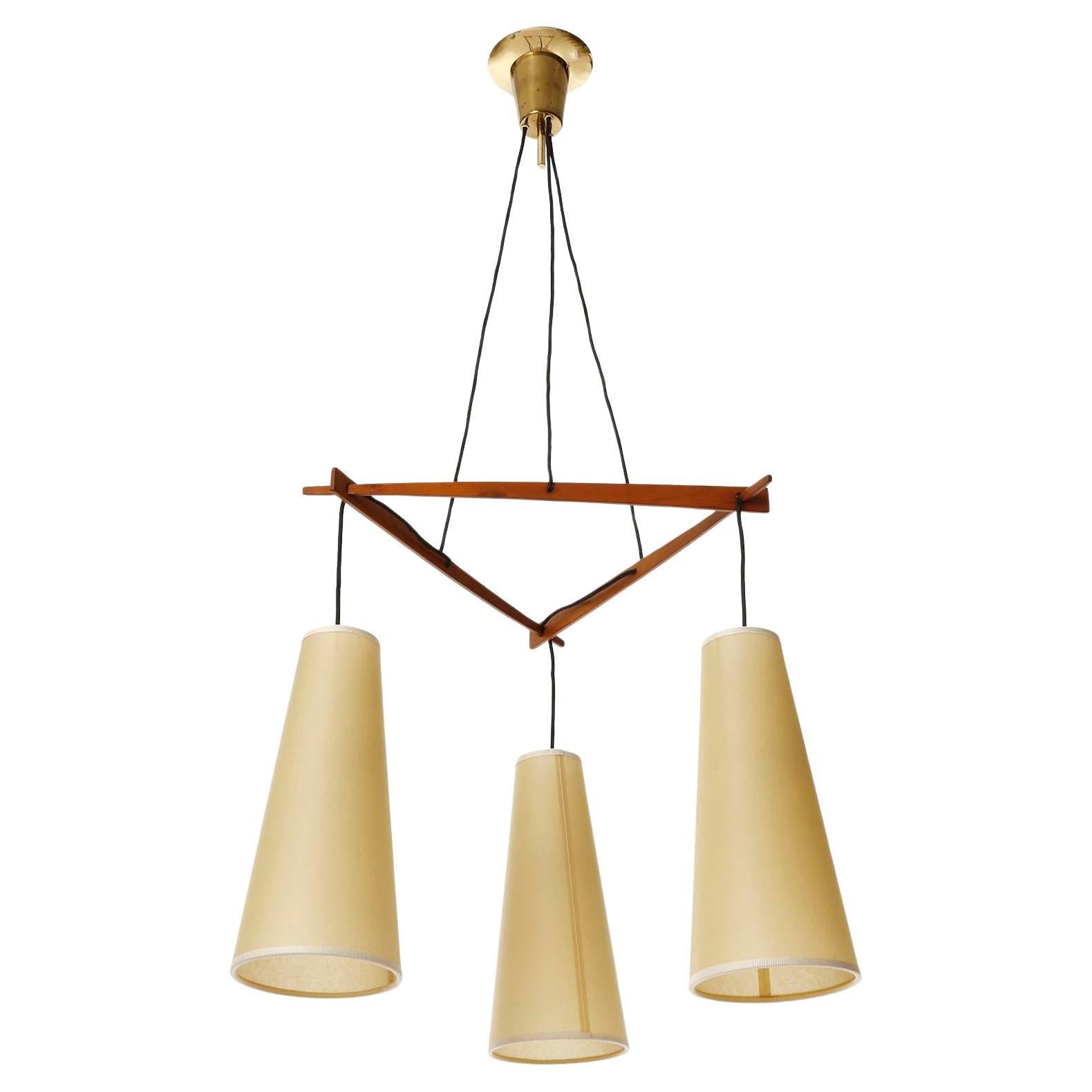 Pendant Light 'Dreistich' J.T. Kalmar, Brass Walnut Wood Parchment Shades, 1960s In Excellent Condition For Sale In Hausmannstätten, AT