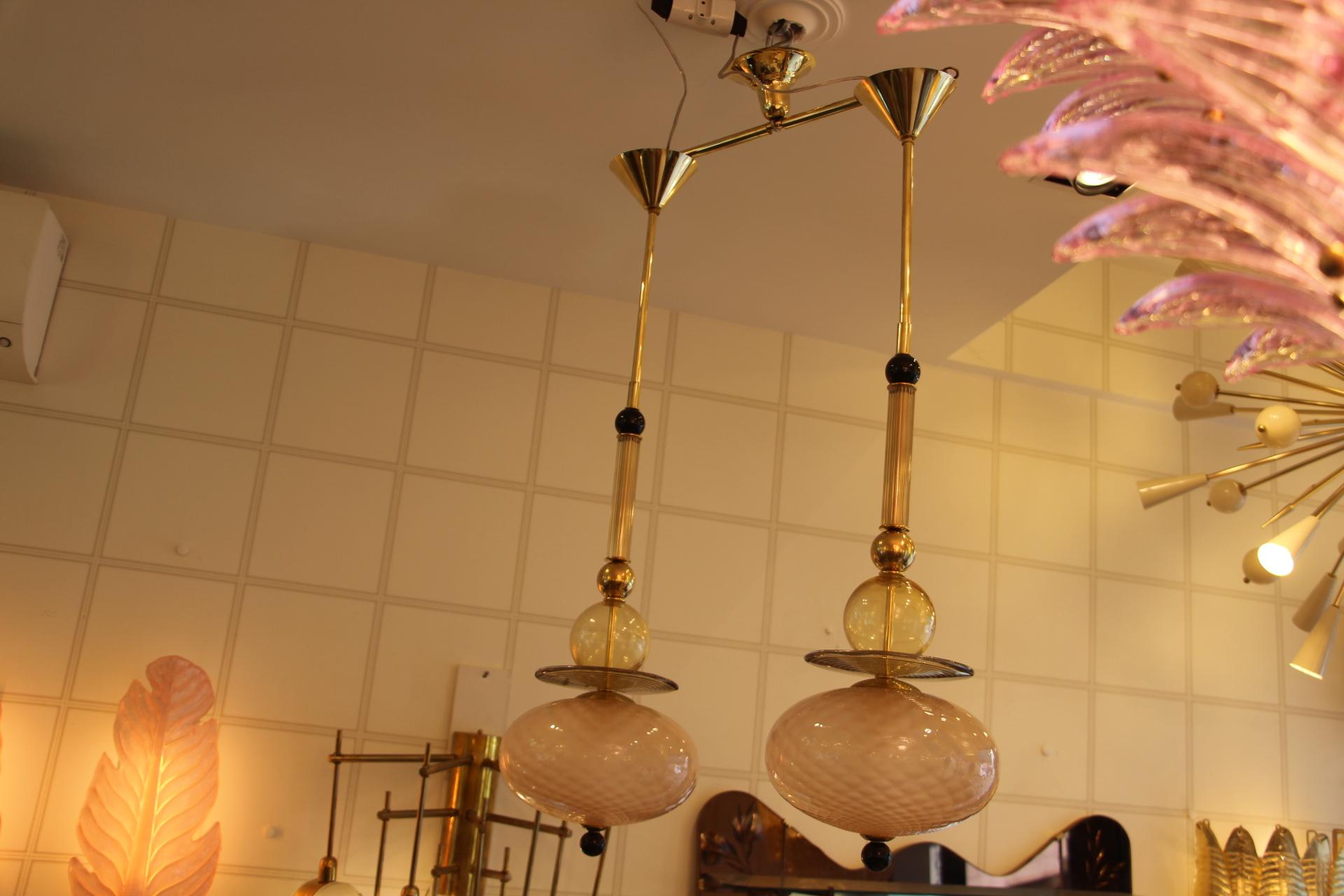 Lampe à suspension en verre de Murano rose, jaune et noir en vente 2