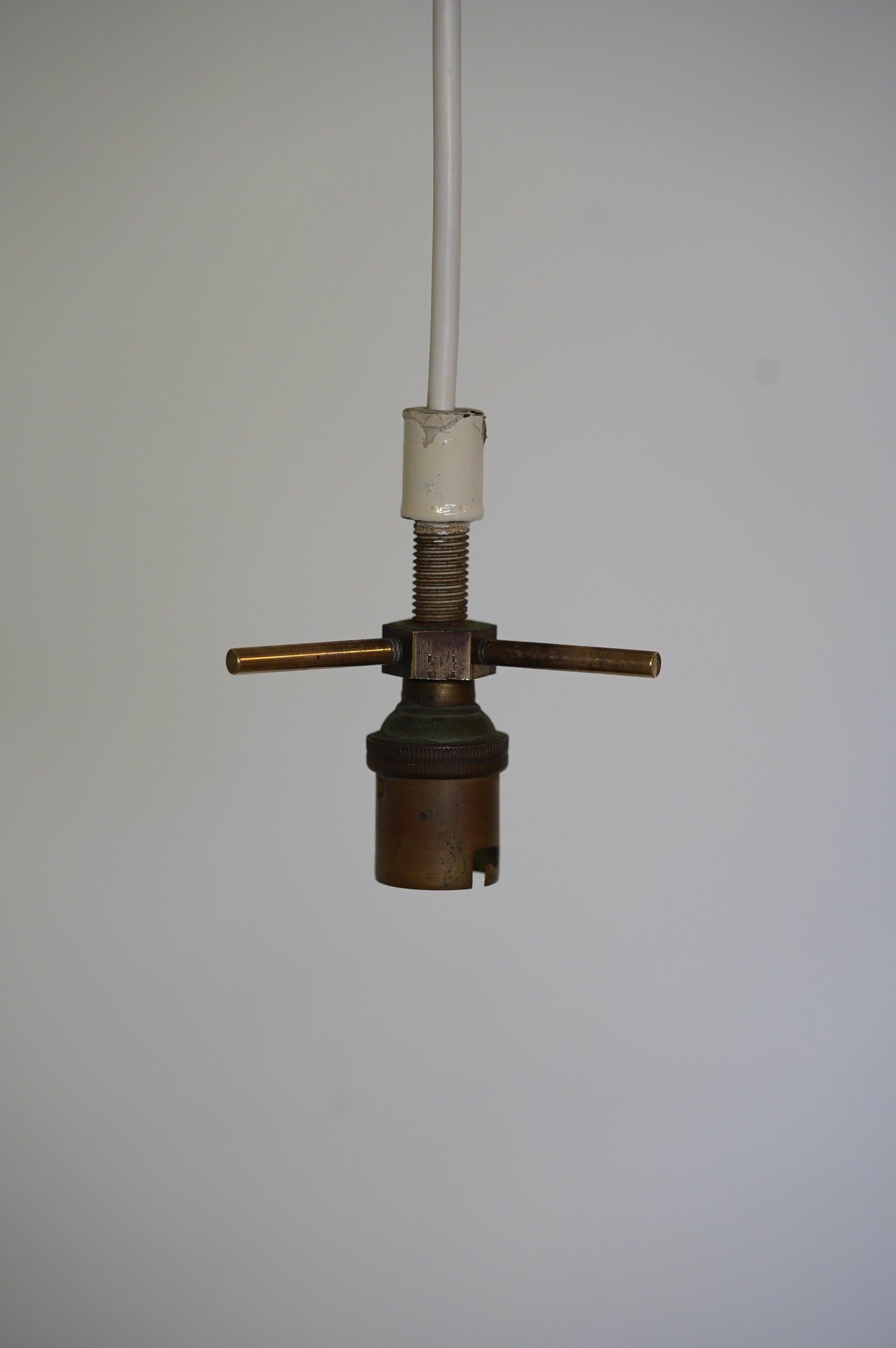 Lampe suspendue dans le style de Stilnovo, verre opalin et laiton, Italie, années 1960 en vente 5