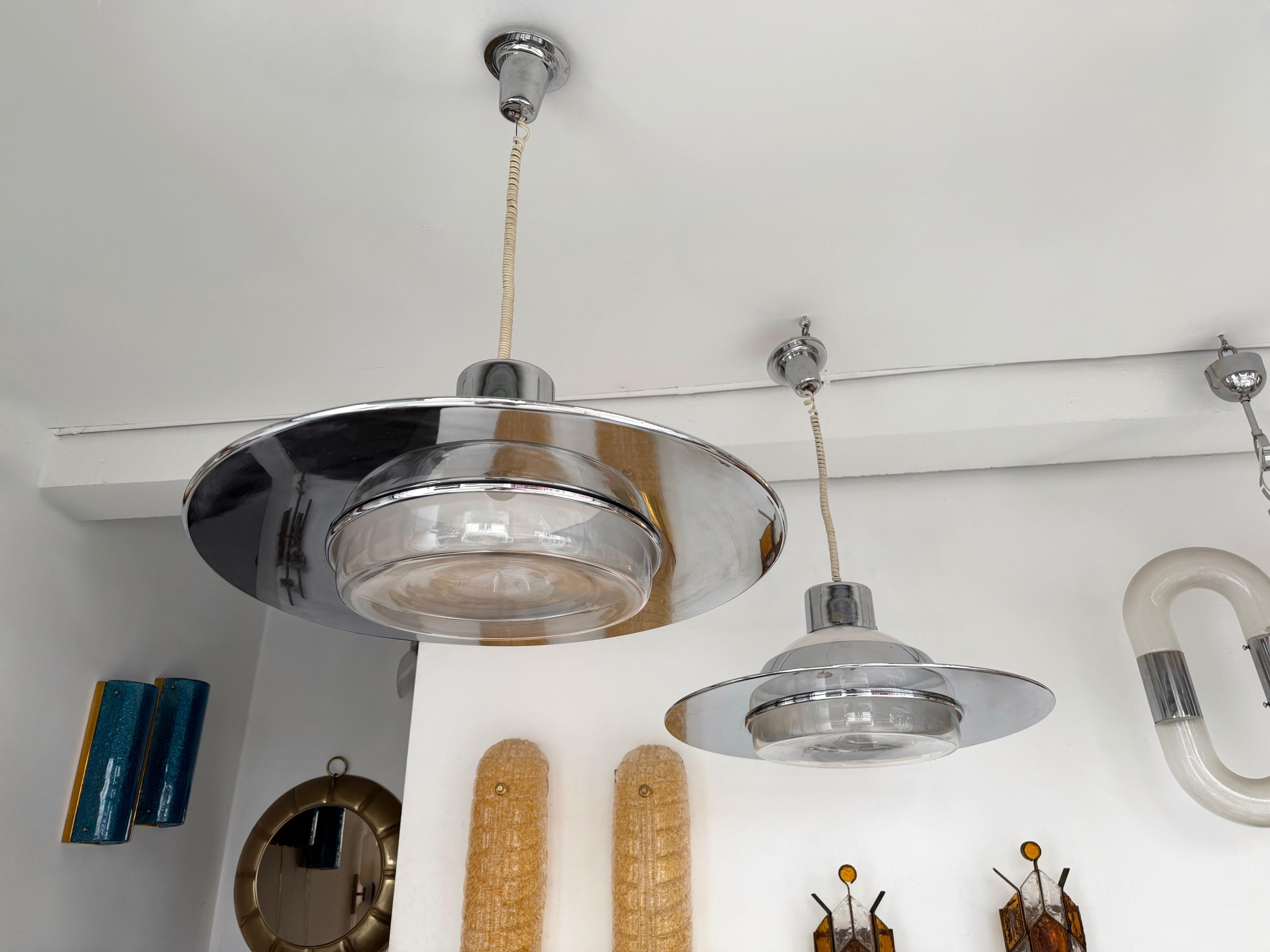 Mid-Century Modern Space Age UFO Metall Chrom Kronleuchter Decke Pendelleuchte Licht Lampe, italienisches Design zugeschrieben Selenova. In der Stimmung Herstellung wie Venini, Vistosi, La Murrina, Seguso, Carlo Nason, Poliarte, Esperia, Angelo