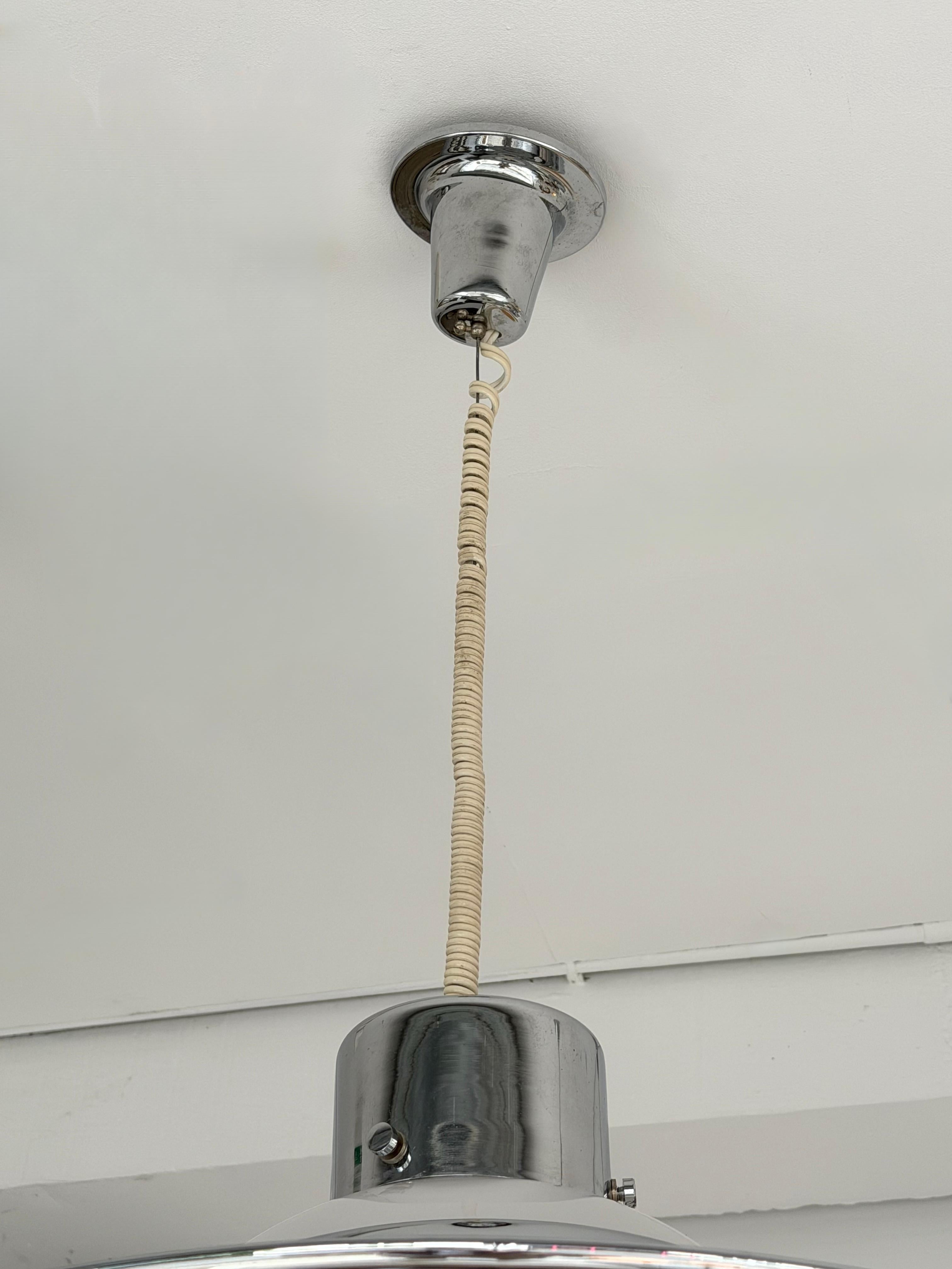 Pendelleuchte UFO Murano Glas und Metall. Italien, 1970er Jahre (Ende des 20. Jahrhunderts) im Angebot