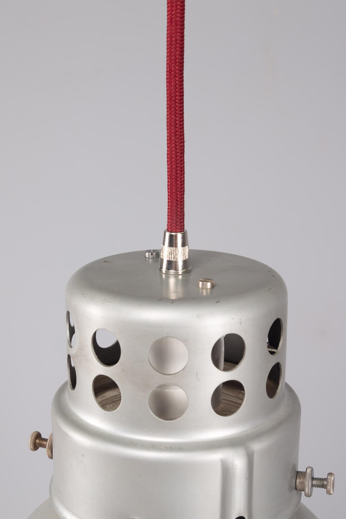Lampada a sospensione con paralume in vetro di mercurio di Zeiss Ikon in vendita 1