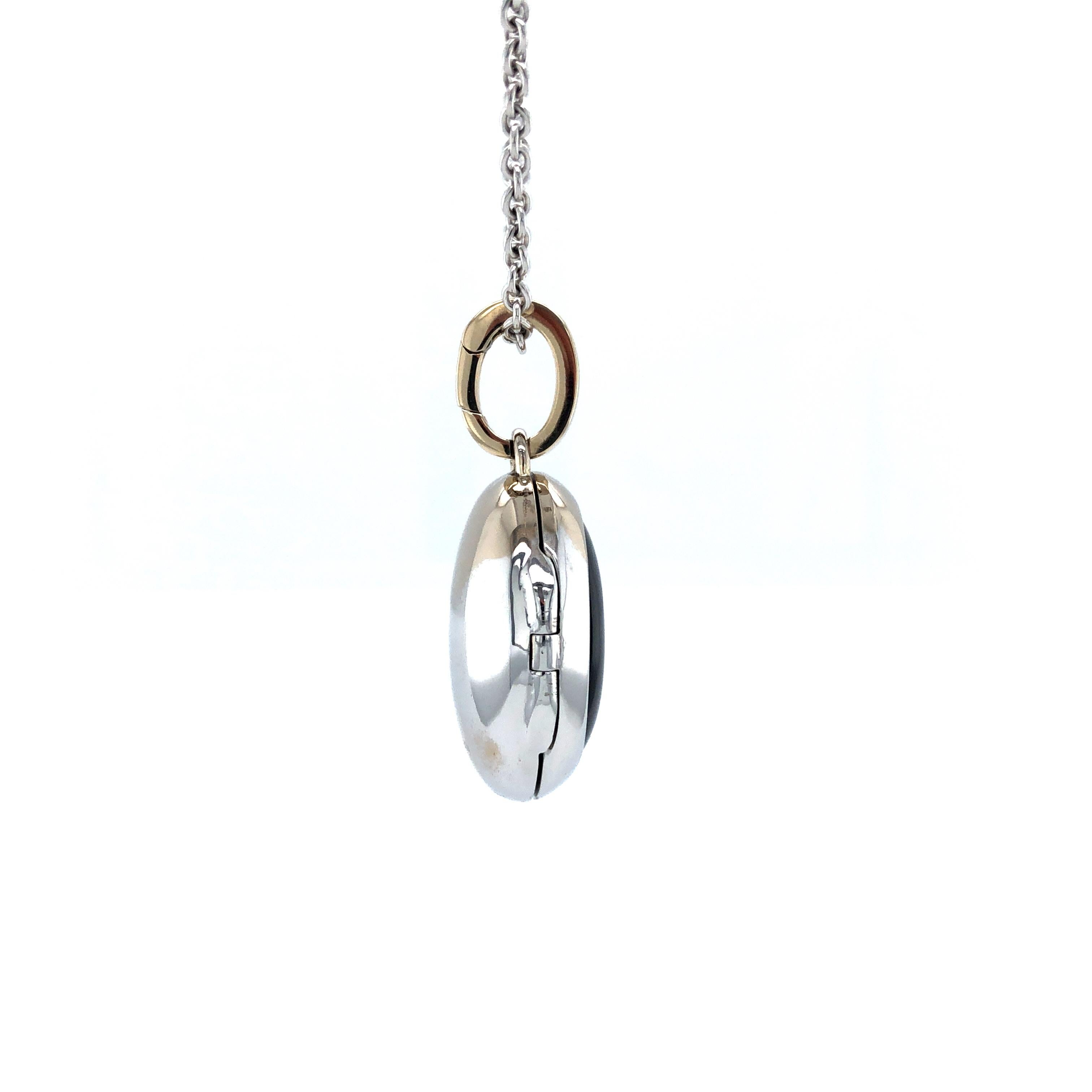 Contemporary Oval Pendant Locket Necklace 18k White Gold 1 Diam. 0.04ct Black Mother of Pearl For Sale