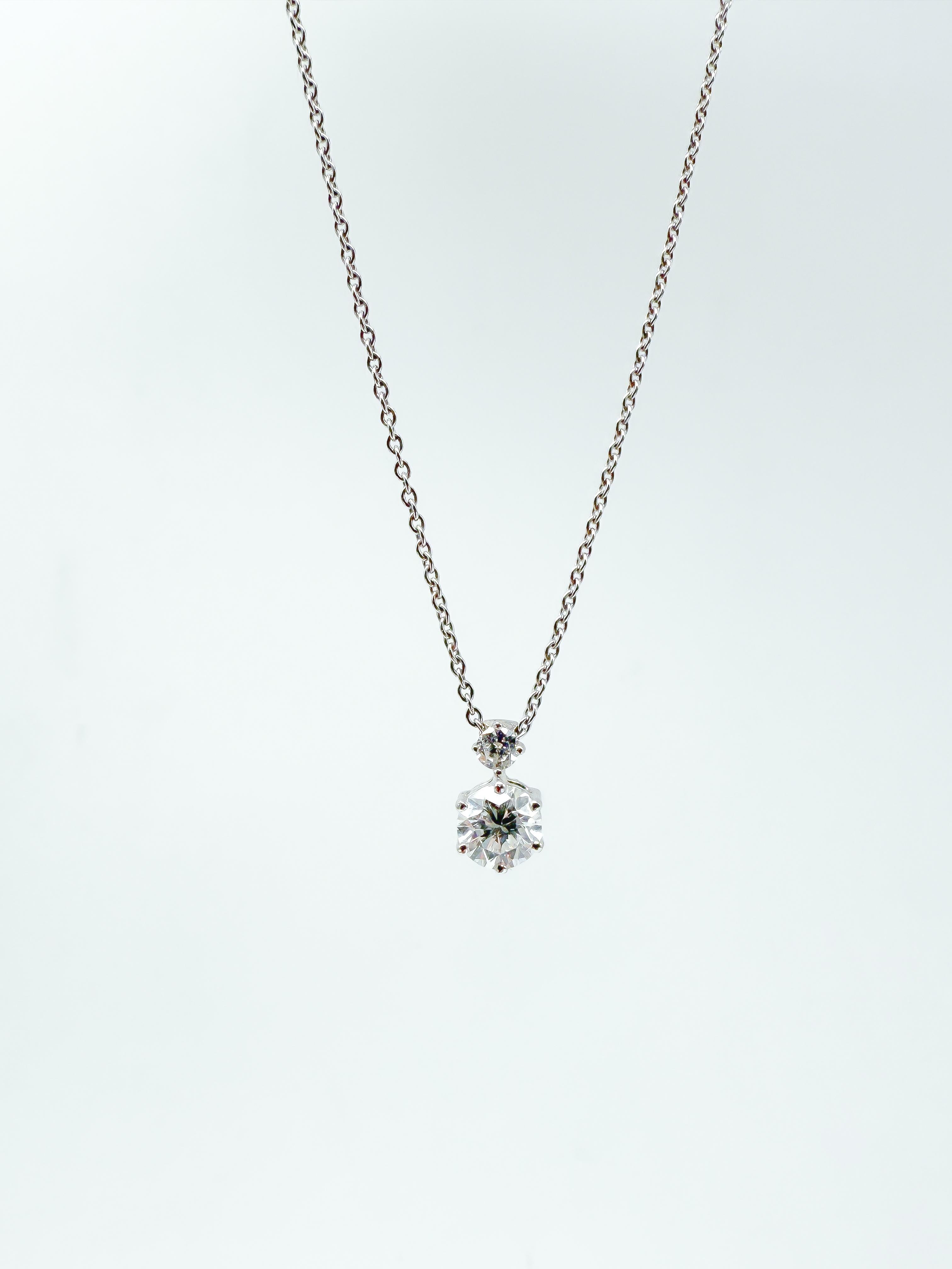 Moderne Pendentif en or blanc 18 carats avec diamants en vente