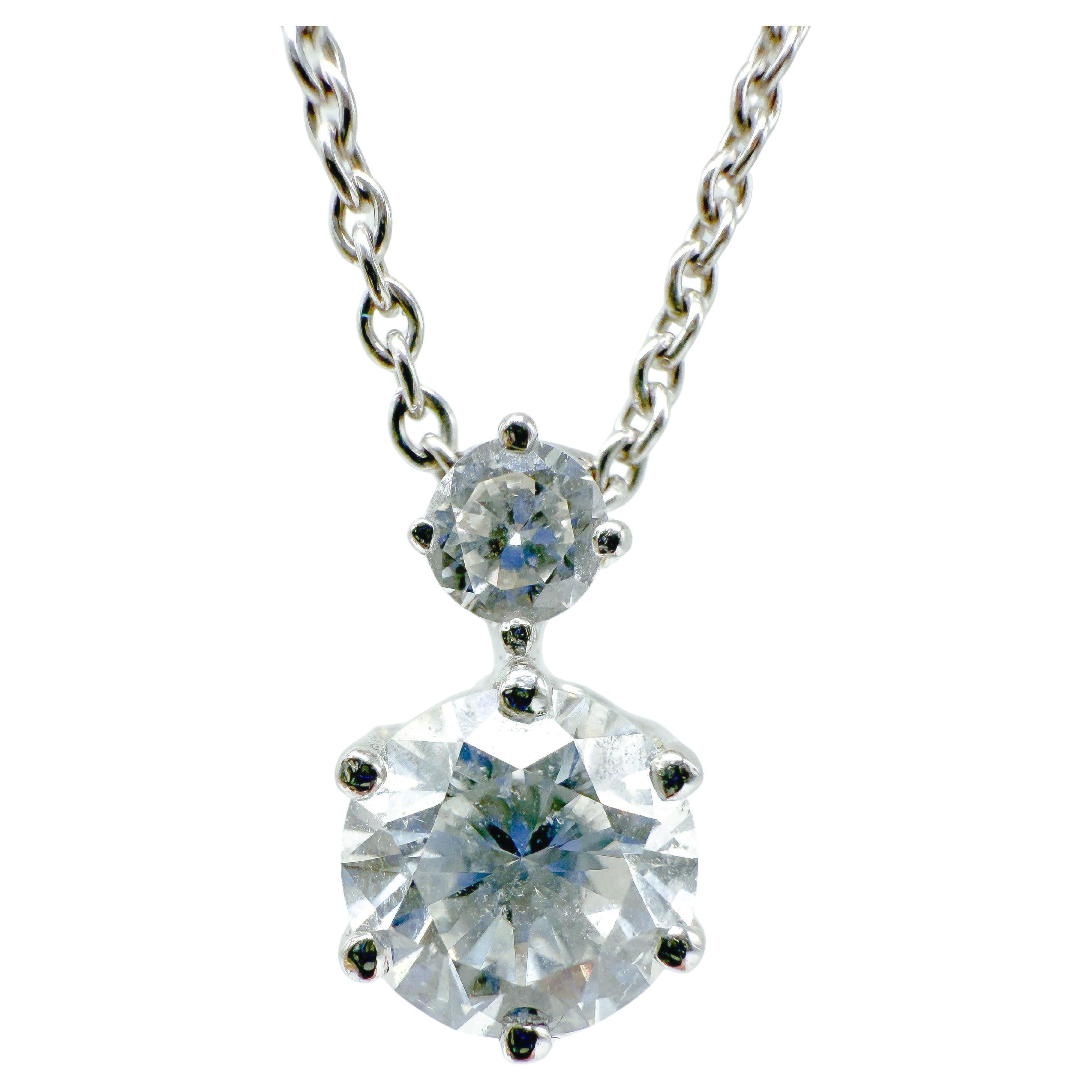 Pendant made of 18k white gold with diamonds