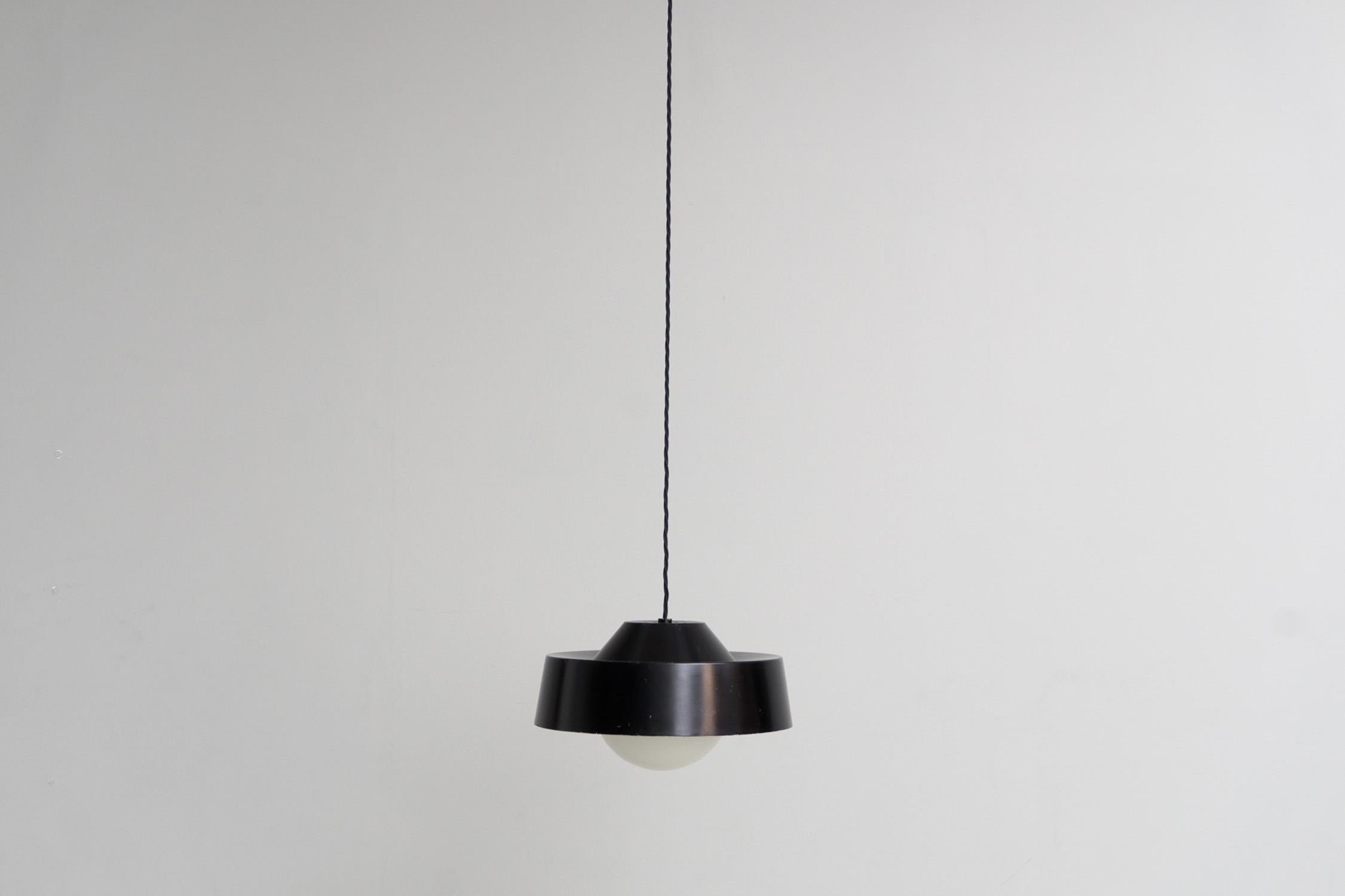 This pendant model '2085' by Gino Sarfatti is made of black lacquered aluminum, white opaque glas. Designed by Gino Sarfatti, made by Arteluce Italy.
     