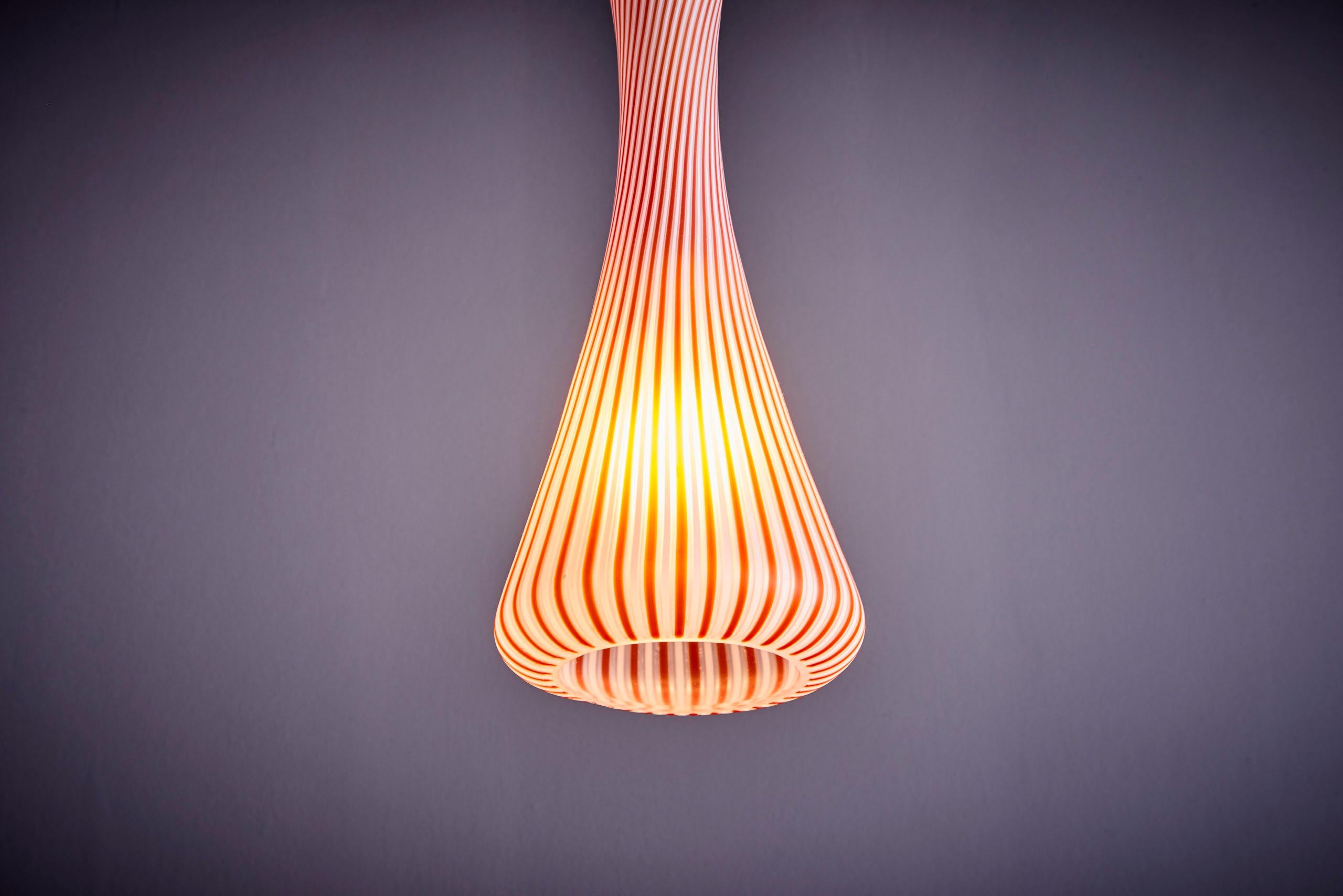 Lampe à suspension de Murano à la manière de Vignelli, Italie, années 1950 Bon état - En vente à Berlin, DE