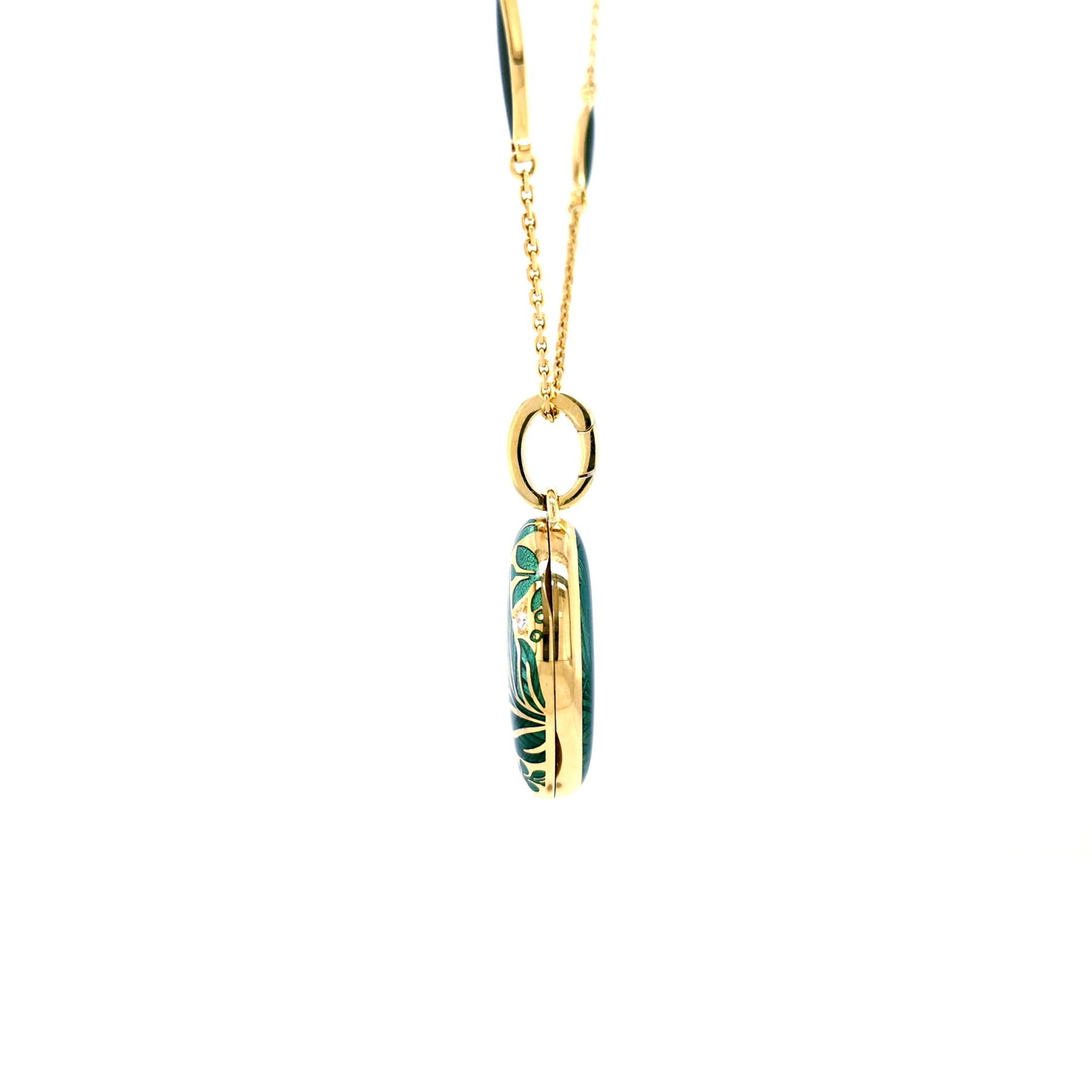 Collier médaillon pendentif en or jaune 18 carats, émail turquoise et 3 diamants 0,04 carat G VS en vente 1