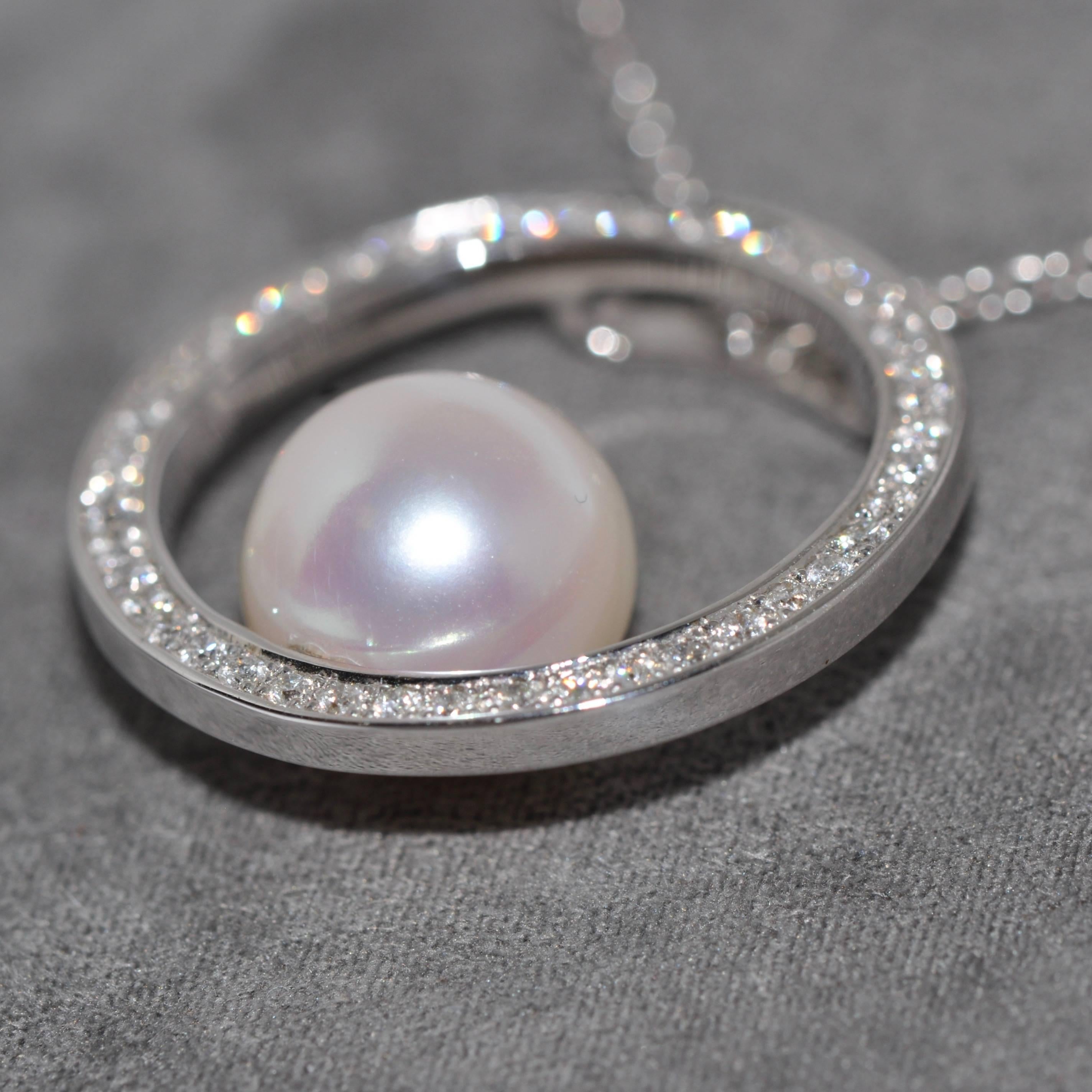 Ball Cut Pendant Necklace Cultured Pearl White Diamonds White Gold 18 Karat For Sale