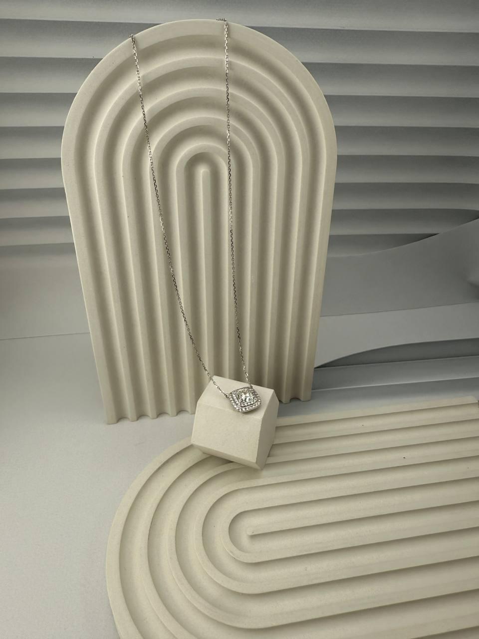 Anhänger-Halskette GIA 2, 02 ct H/VS1 Diamant im Kissenschliff & Weißgold im Zustand „Hervorragend“ im Angebot in Berlin, DE