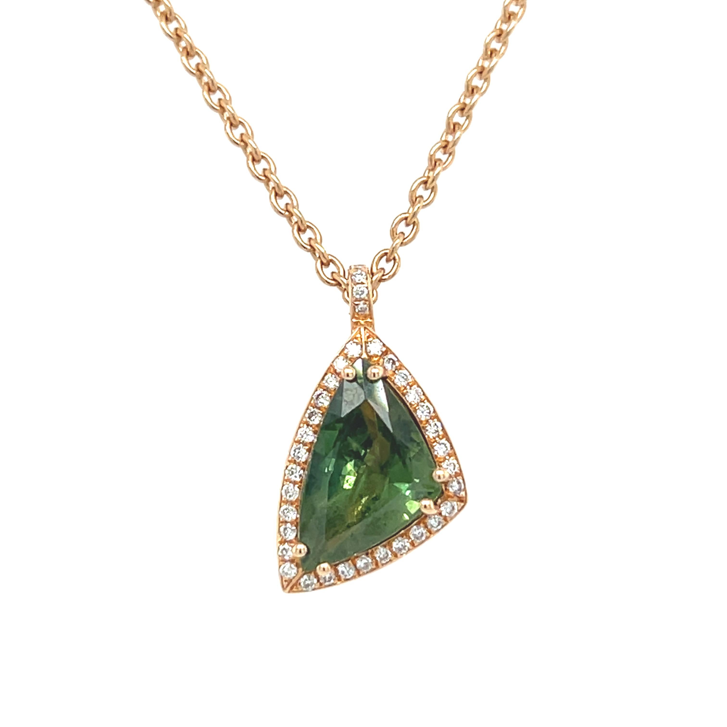 Contemporaneo Collana con ciondolo in saphire verde 2, 27 carati e diamanti in oro rosa 18 carati in vendita
