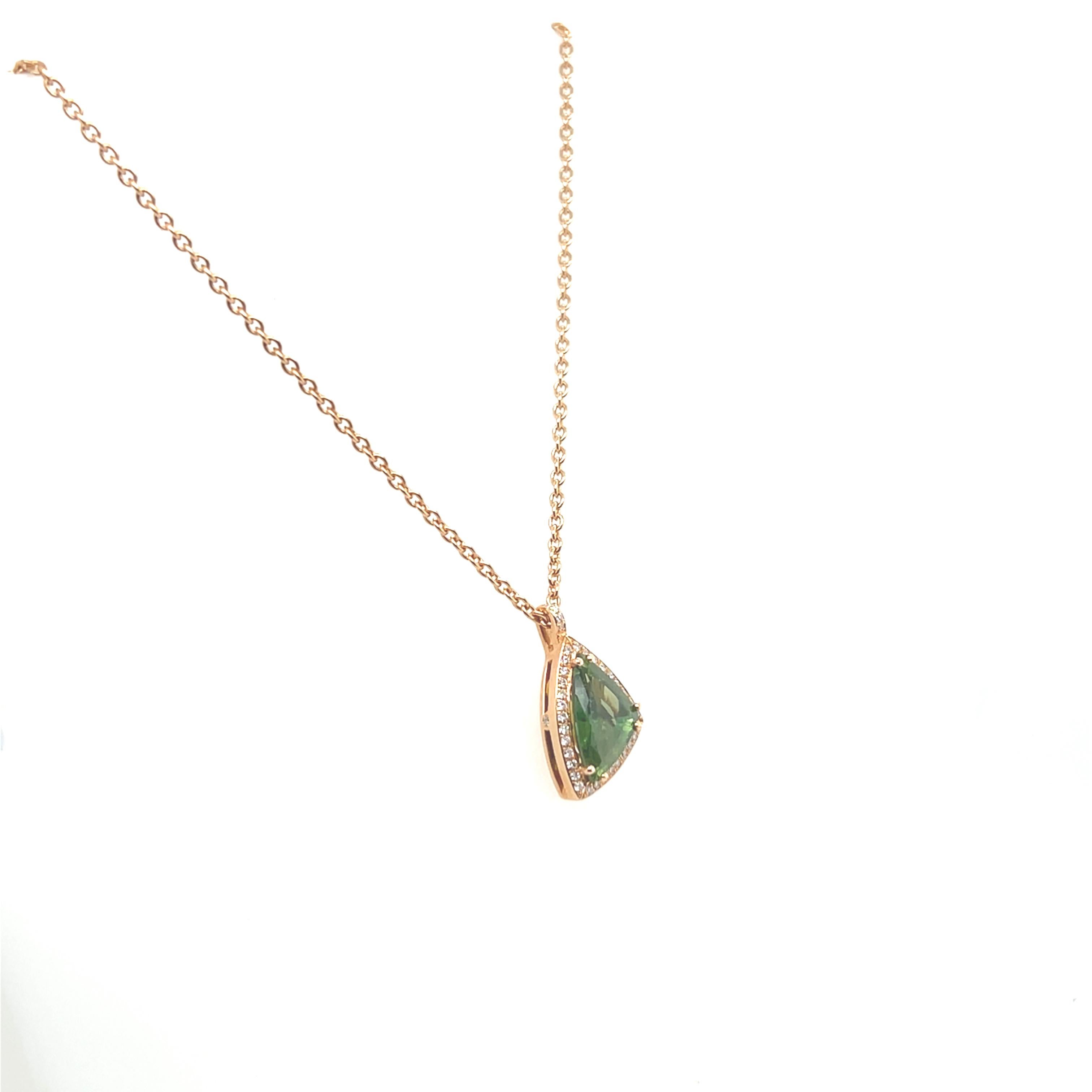 Collana con ciondolo in saphire verde 2, 27 carati e diamanti in oro rosa 18 carati In condizioni Nuovo in vendita a Vannes, FR
