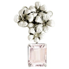 Collier à pendentif en or blanc avec morganite rose clair naturelle et diamants