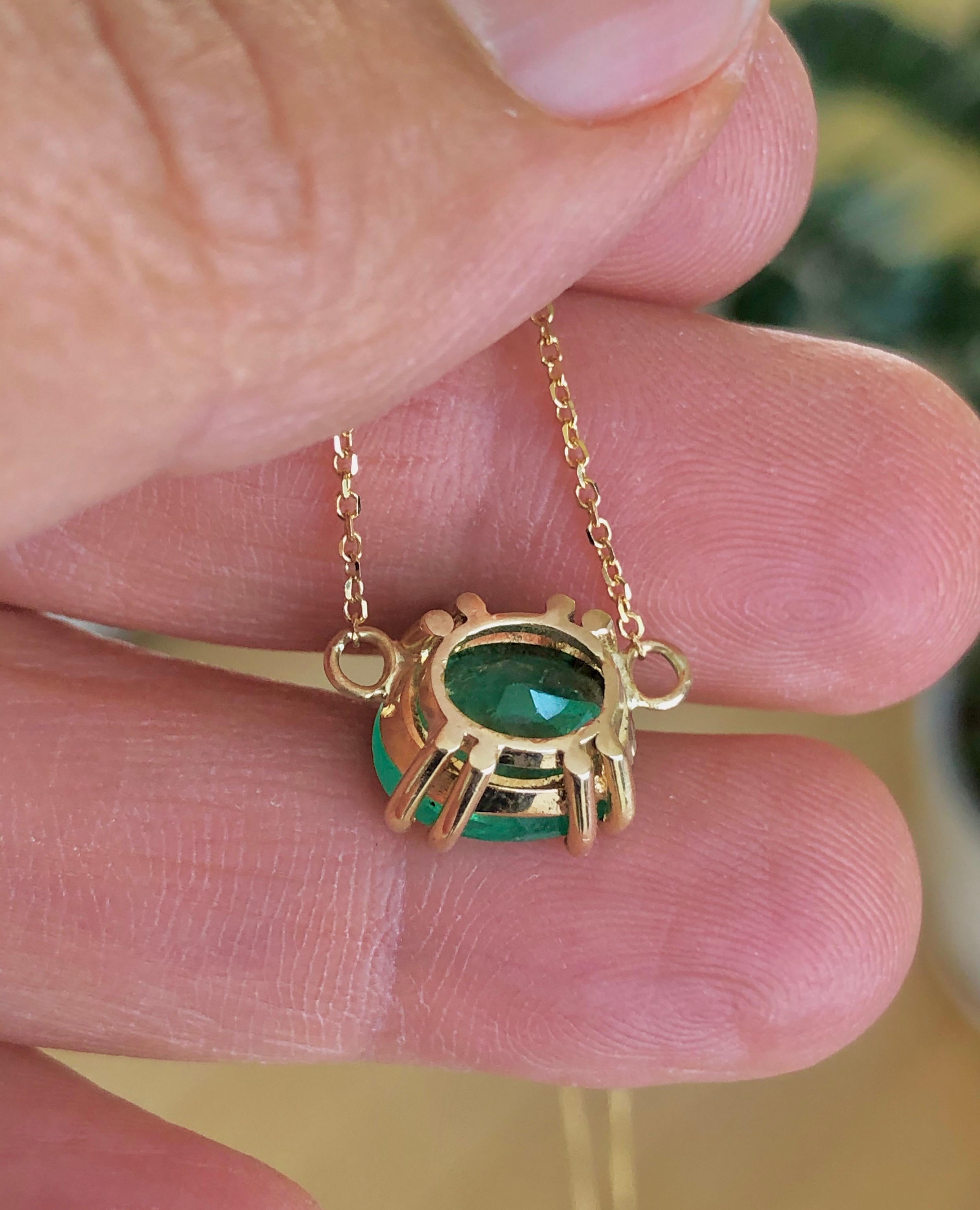 Pendant Necklace Oval Natural Emerald 18 Karat 4
