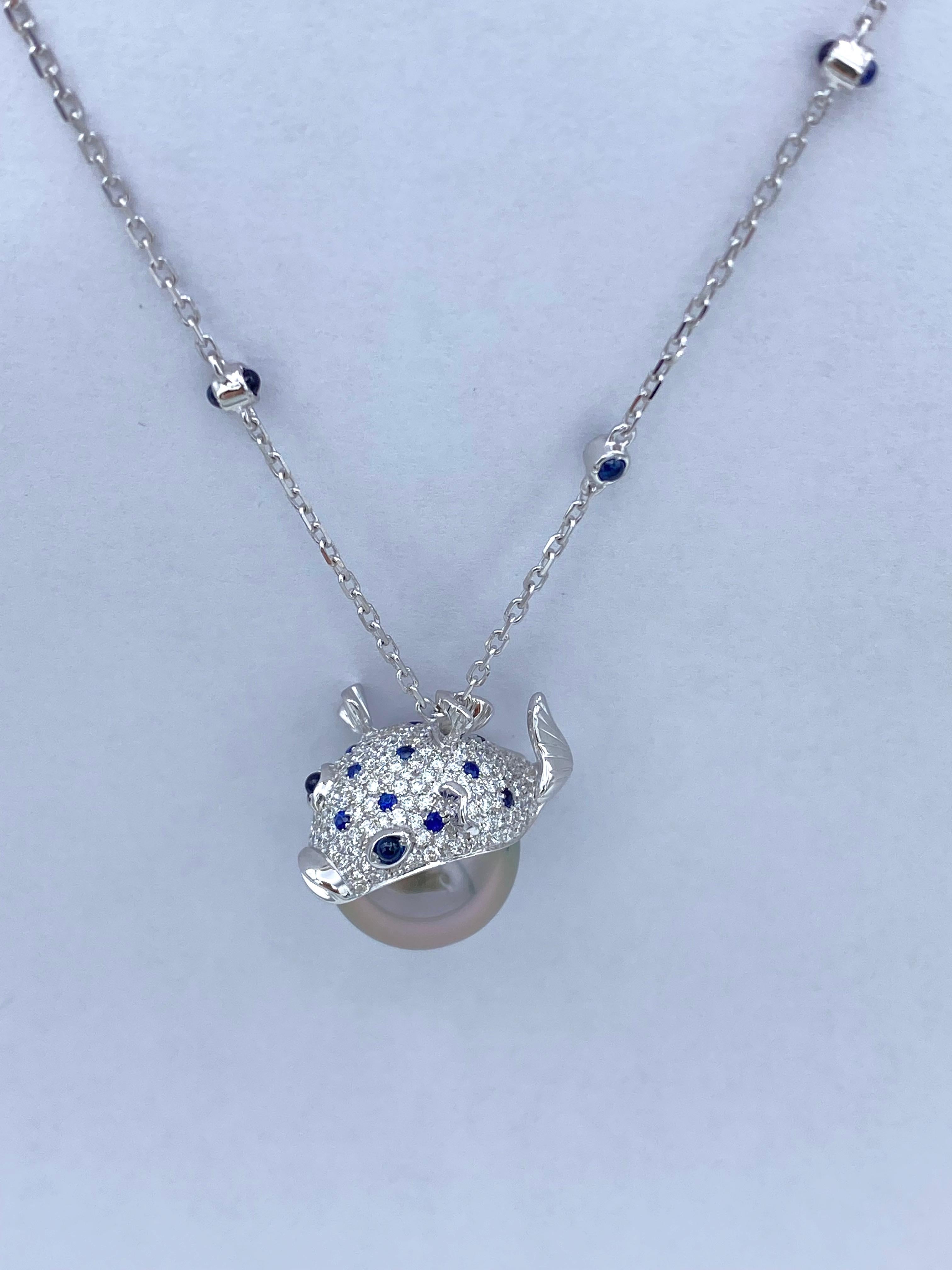 Pendant/Necklace Puffer Fish White Diamond Blue Sapphire Tahiti Pearl 18Kt Gold 
With a very beautiful spherical Tahiti Pearl (14.00 mm diameter) I created a pendant inspired by the sea world, in particular this is a Puffer fish. The portion in gold