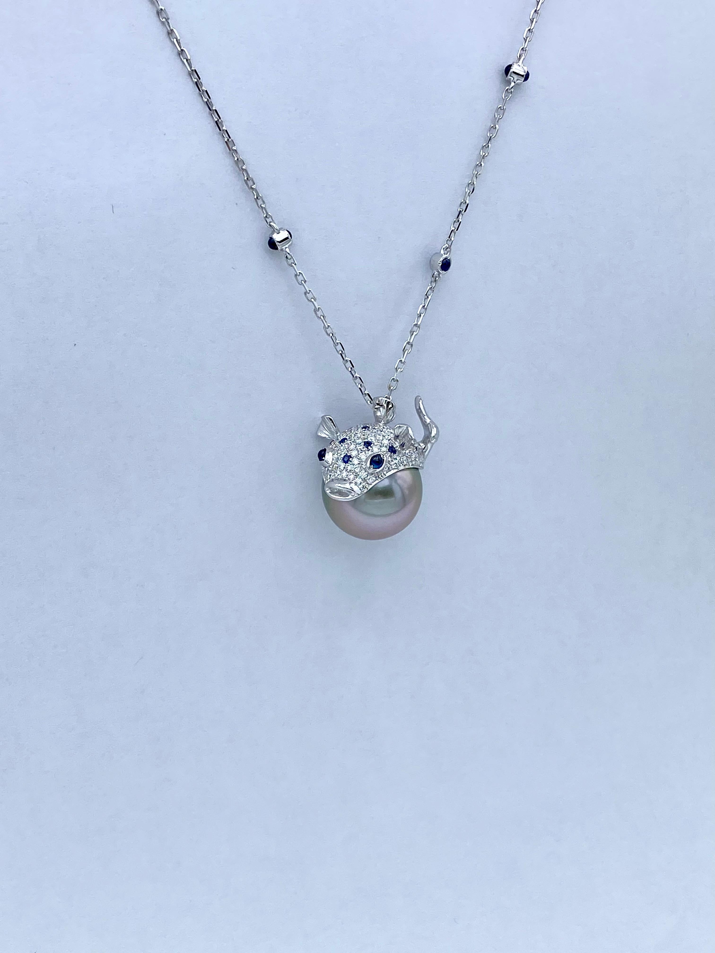 Colgante/Collar Pez globo Diamante blanco Zafiro azul Perla de Tahití Oro de 18 Kt Contemporáneo en venta