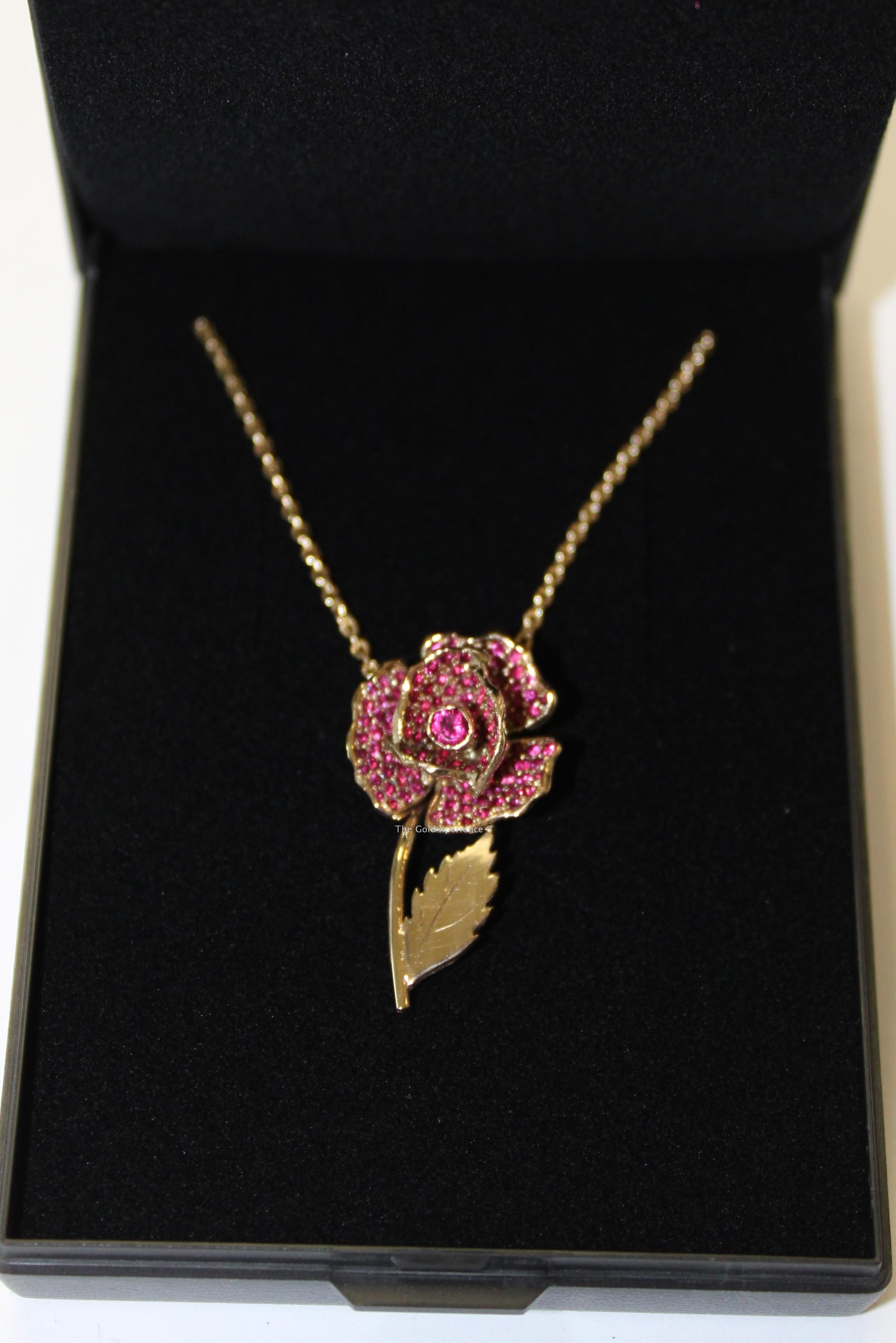 Collier pendentif rose rubis Neuf - En vente à BAARN, NL