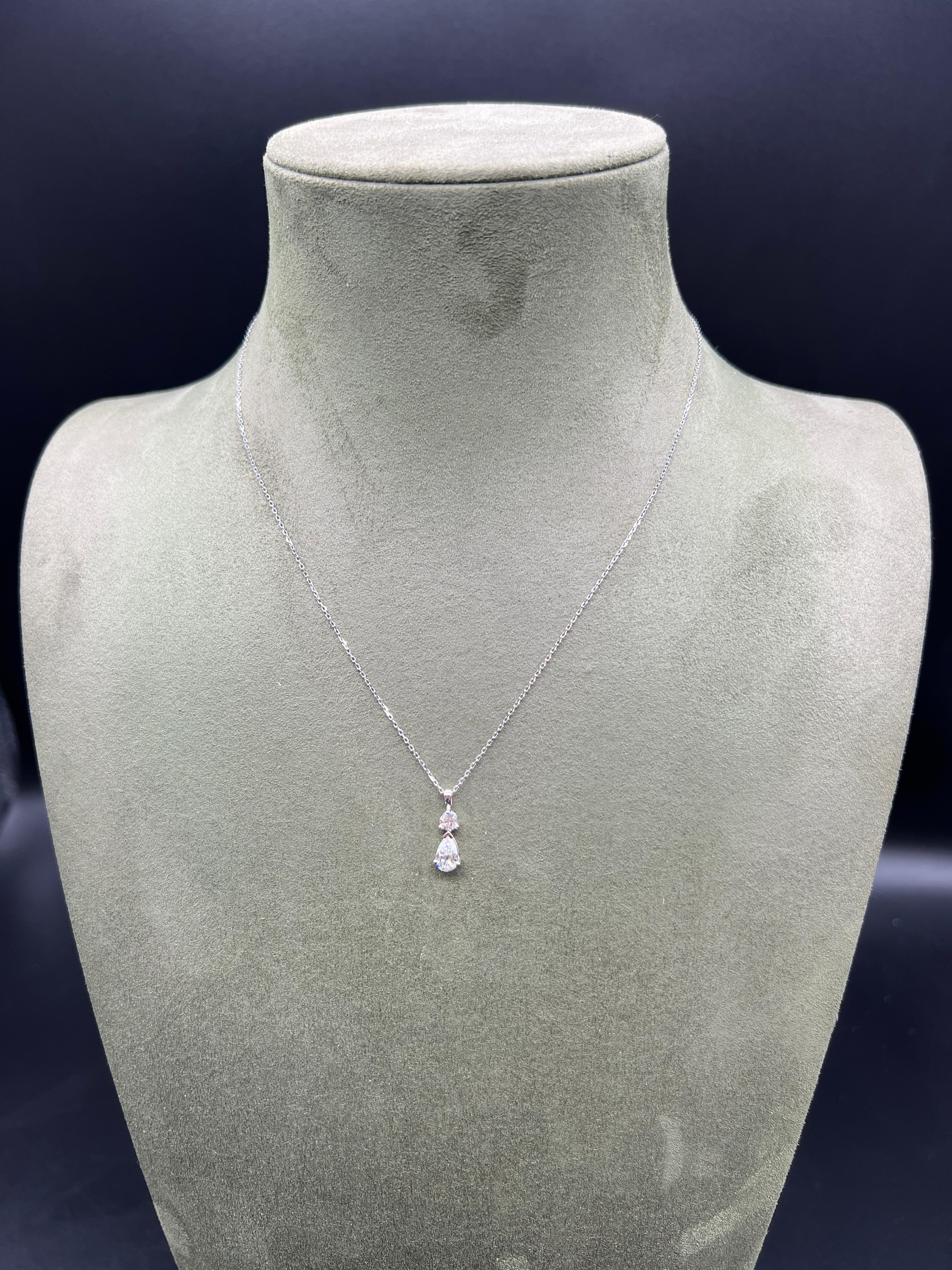 Women's or Men's Pendant Necklace White Gold Diamond For Sale