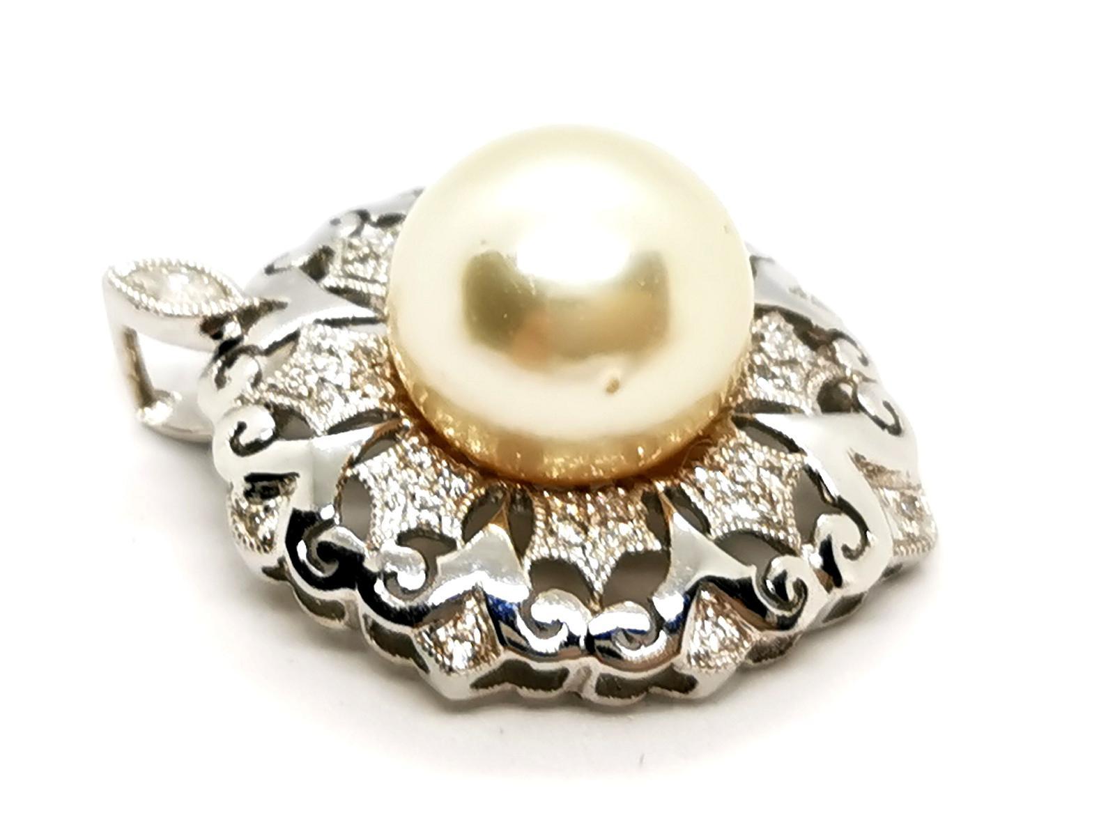 Pendant Necklace White Gold Pearl For Sale 2