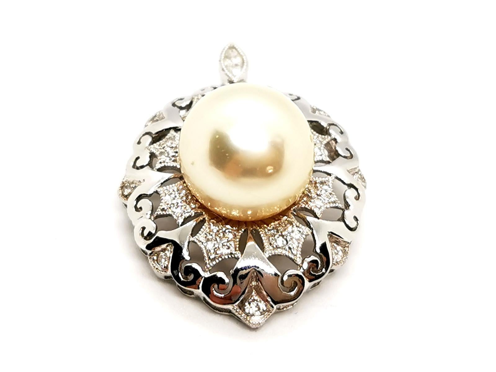 Pendant Necklace White Gold Pearl For Sale 3