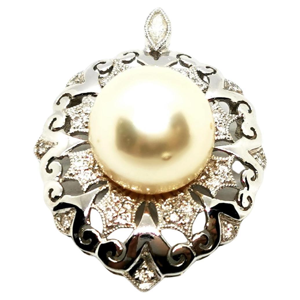 Collier à pendentif perles d'or blanc